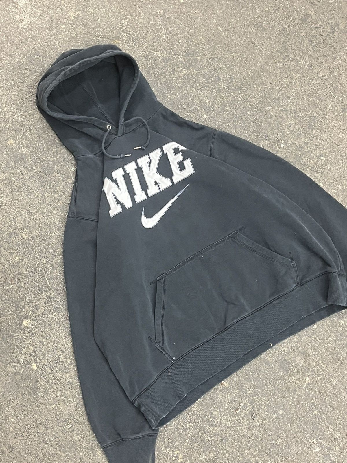 Nike × Vintage Nike center swoosh spell out hoodie streetwear hype rare y2k Size US XXL / EU 58 / 5 - 2 Thumbnail