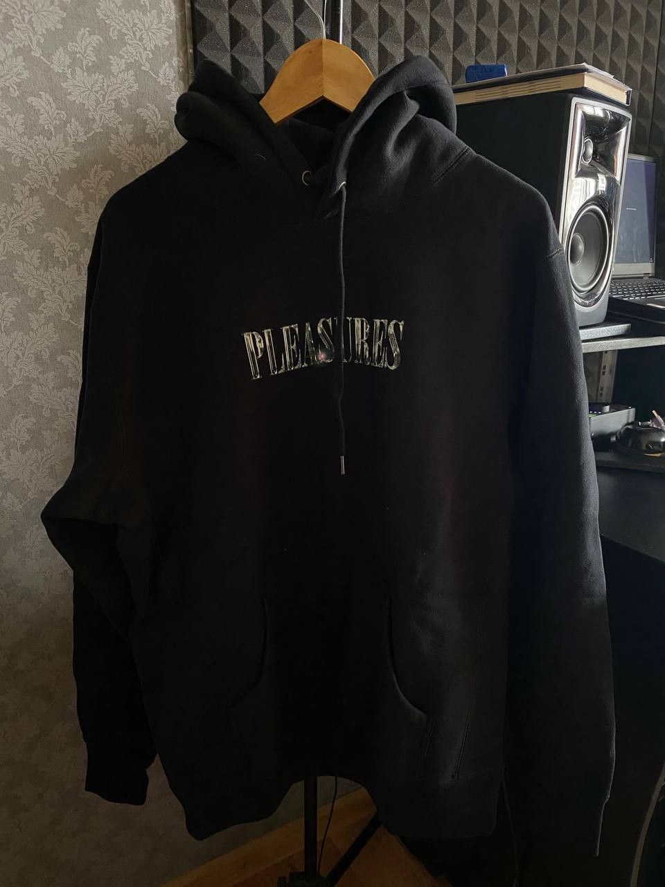Playboy × Pleasures Pleasures x Playboy VVS Hoodie Size US L / EU 52-54 / 3 - 6 Thumbnail
