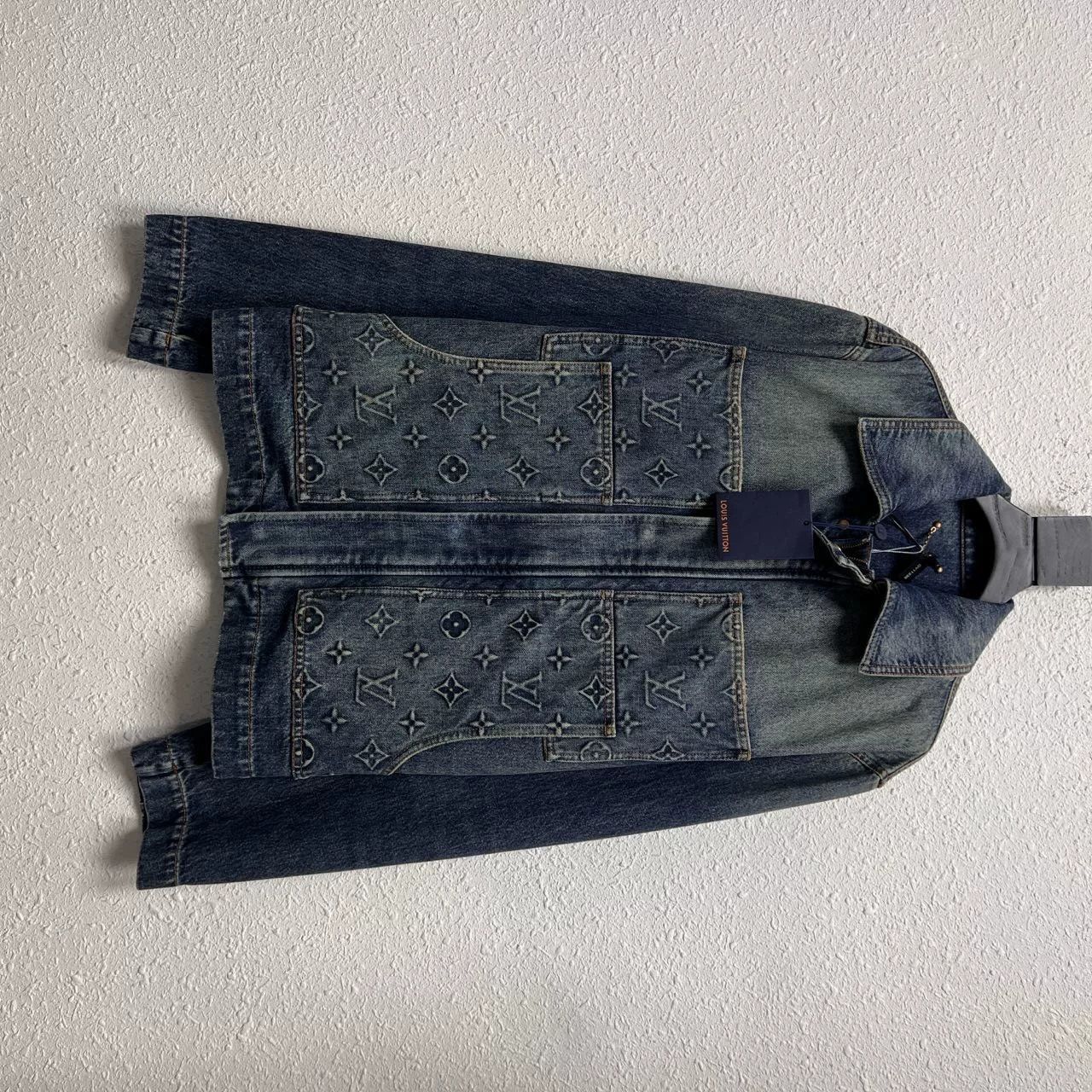 Louis Vuitton louis vuitton embossed logo denim jacket Size US L / EU 52-54 / 3 - 1 Thumbnail