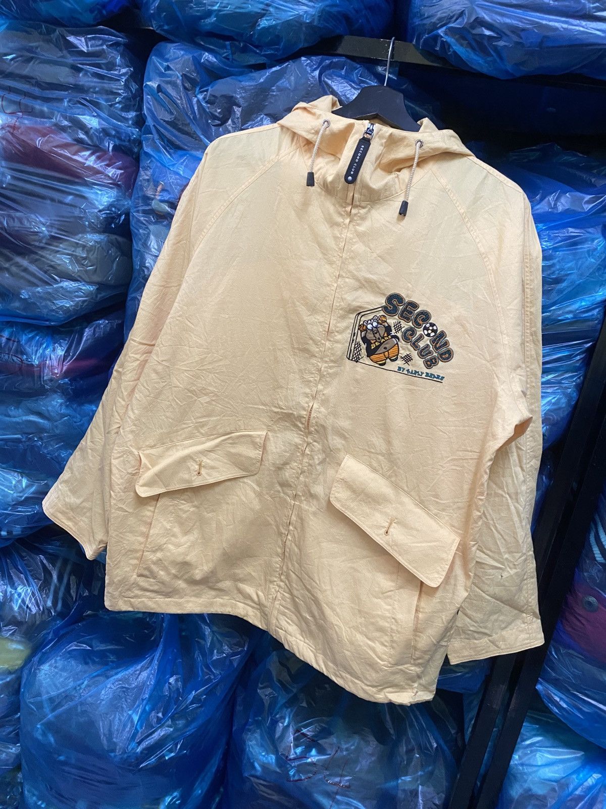 Vintage Vintage Second Club Early Bears Yellow Hooded Windbreaker Size US M / EU 48-50 / 2 - 2 Thumbnail