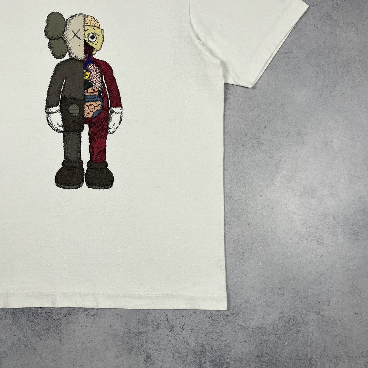 Kaws × Uniqlo Kaws x Uniqlo y2k big logo japanese tee Size US S / EU 44-46 / 1 - 4 Thumbnail