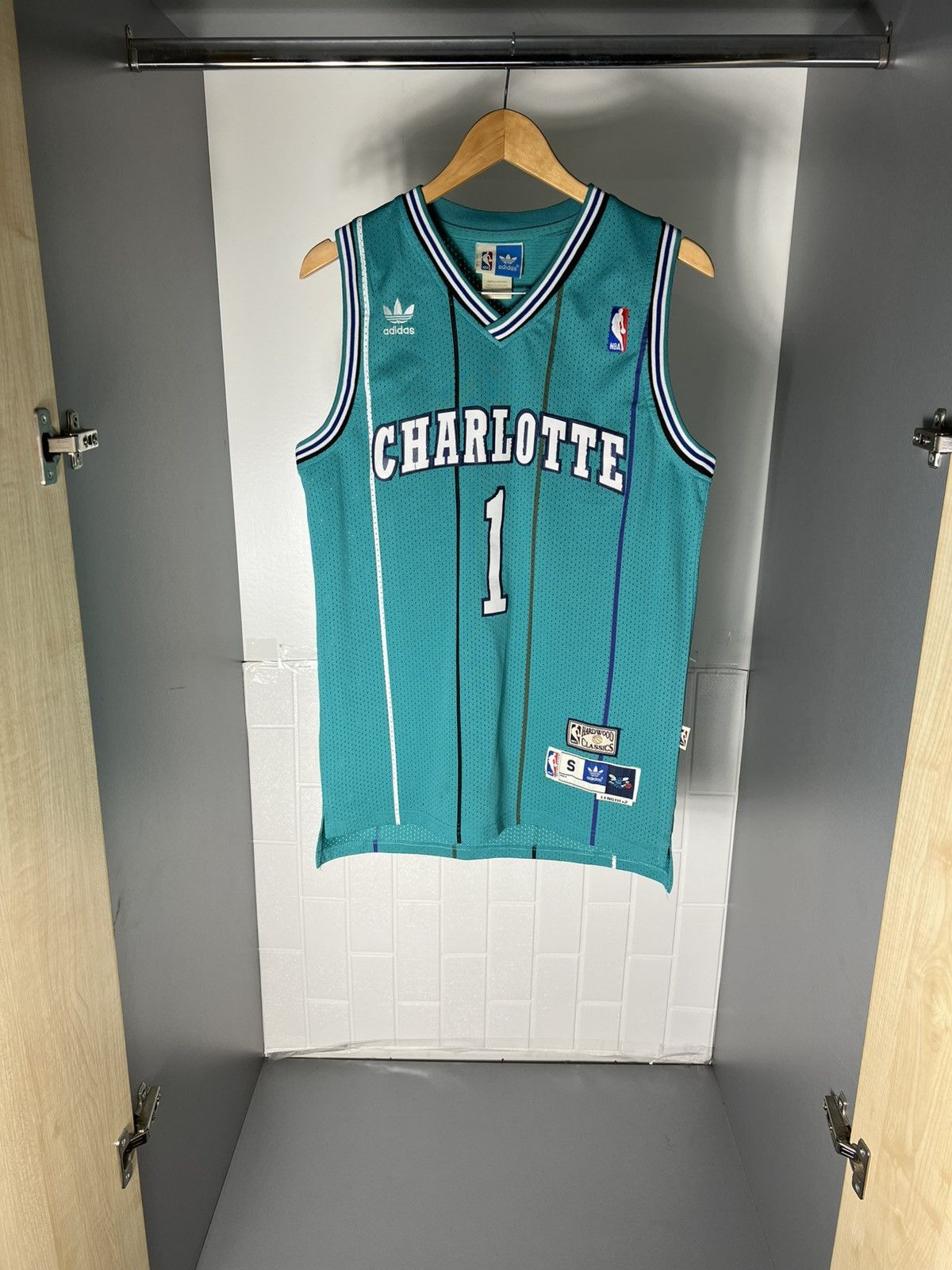 Adidas VINTAGE ADIDAS ORIGINAL CHARLOTTE NBA RETRO JERSEY Y2K 90s Size US S / EU 44-46 / 1 - 8 Thumbnail
