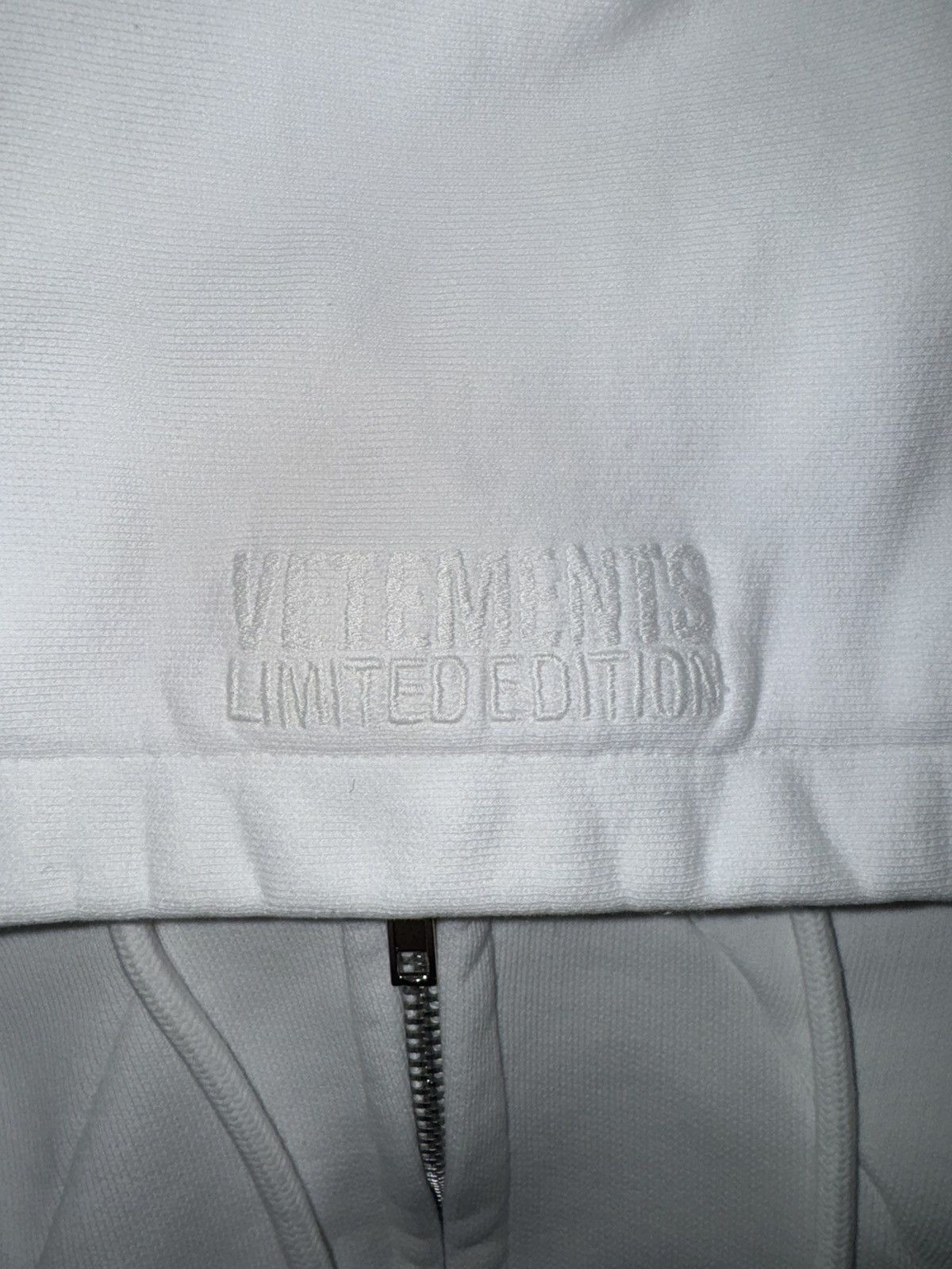 Vetements VETEMENTS Men White Cut Up Destroyed Hoodie Size M Oversized Size US M / EU 48-50 / 2 - 12 Thumbnail