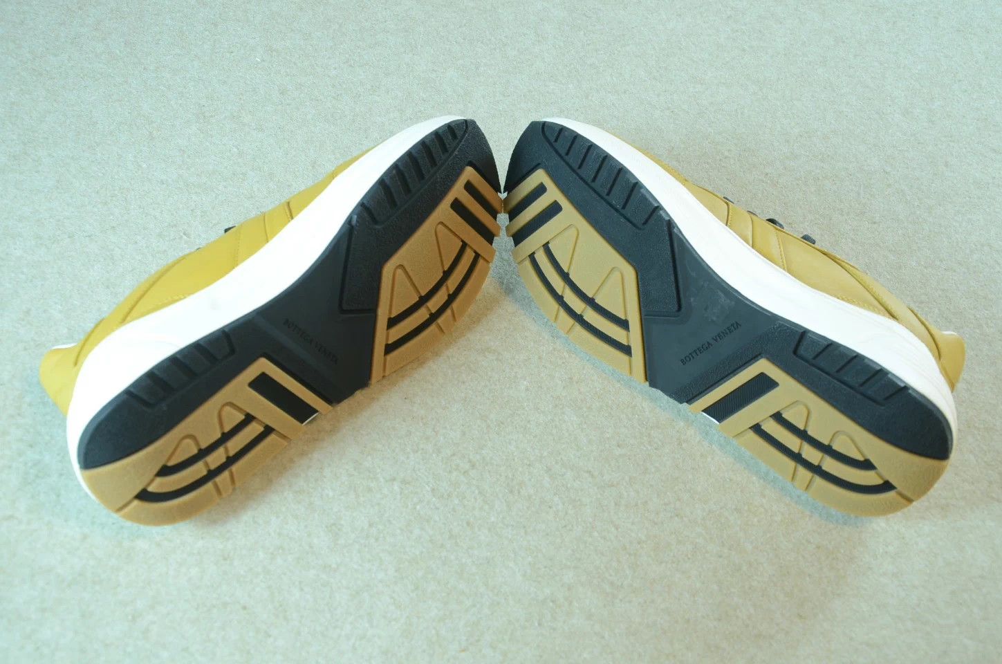 Bottega Veneta Bottega Veneta Yellow & Black Dad Sneakers 42 Size US 9 / EU 42 - 7 Thumbnail