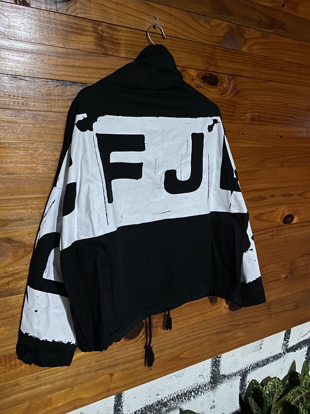 CRYX Graphic Hooded Jacket Black White Streetwear Urbanstyle