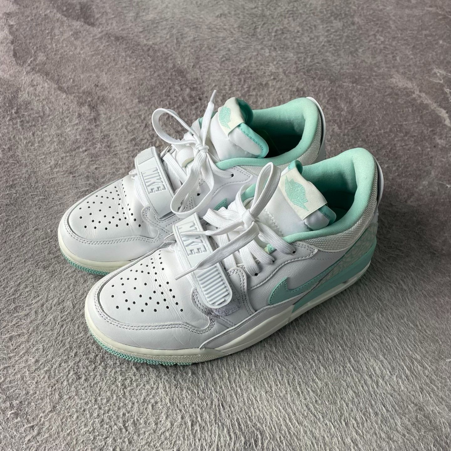 Nike Nike Green Lowtop Sneakers 38 Men Size US 6 / EU 39 - 1 Thumbnail