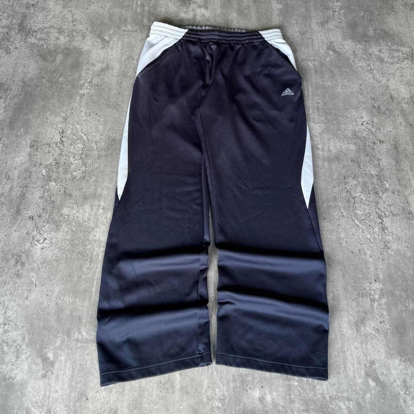 Adidas × Vintage Adidas Navy Blue Baggy Essential Sweatpants Size US 34 / EU 50 - 1 Thumbnail