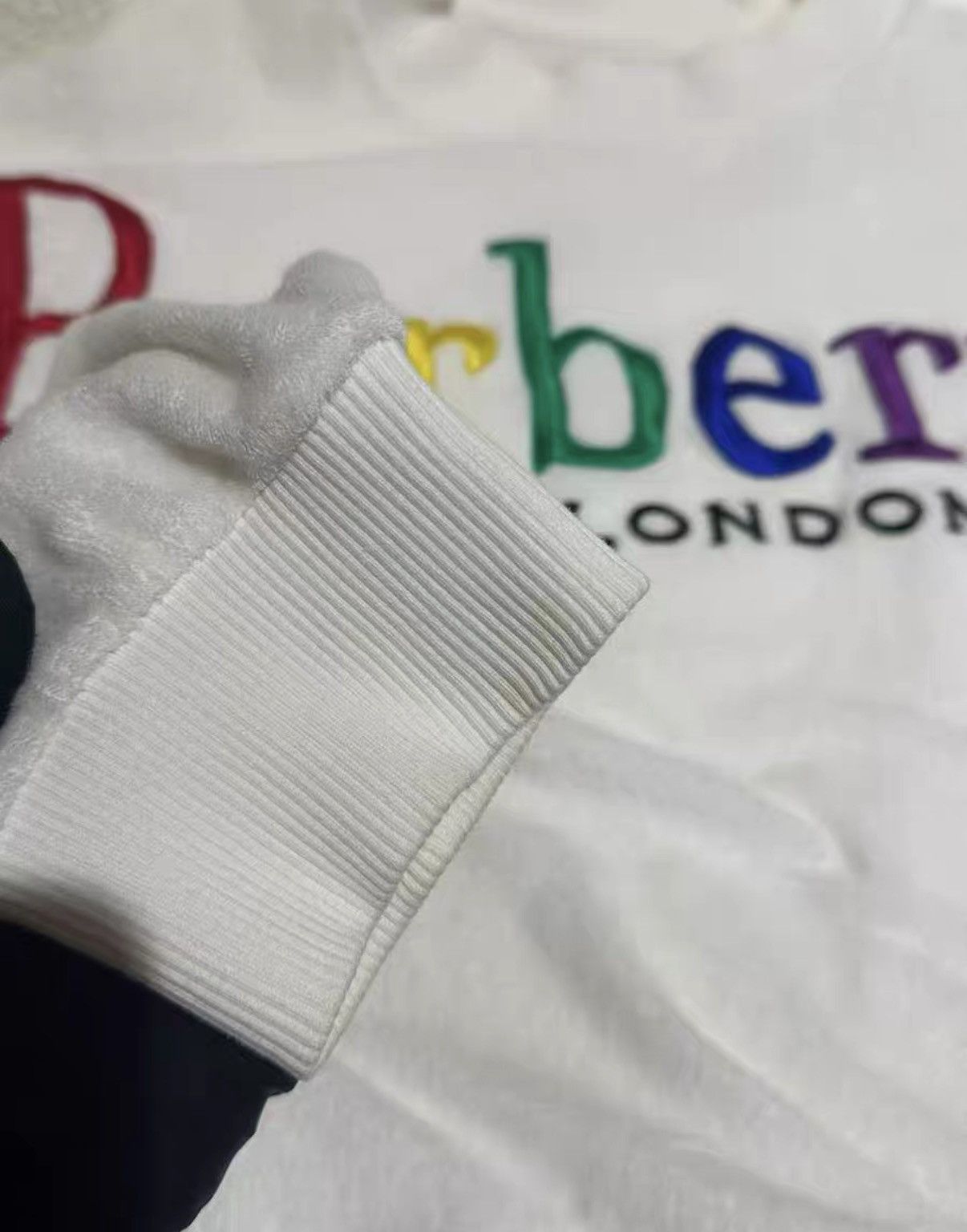 Burberry Burberry white long-sleeve sweatshirt J38 Size XS / US 0-2 / IT 36-38 - 4 Thumbnail
