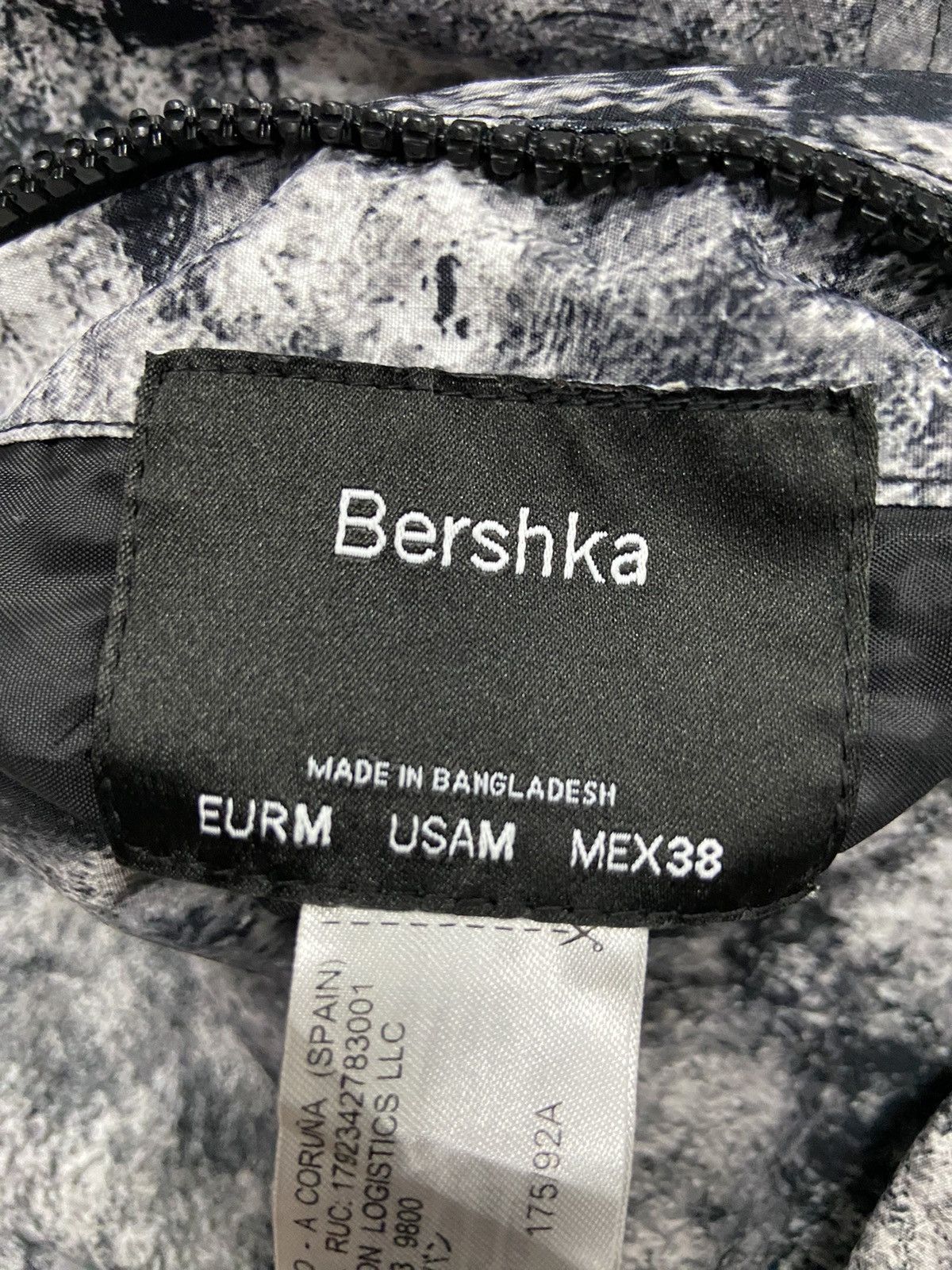 Bershka BERSHKA SYSTEM SCAN REVERSIBLE GORPCORE JACKET Size US M / EU 48-50 / 2 - 10 Thumbnail
