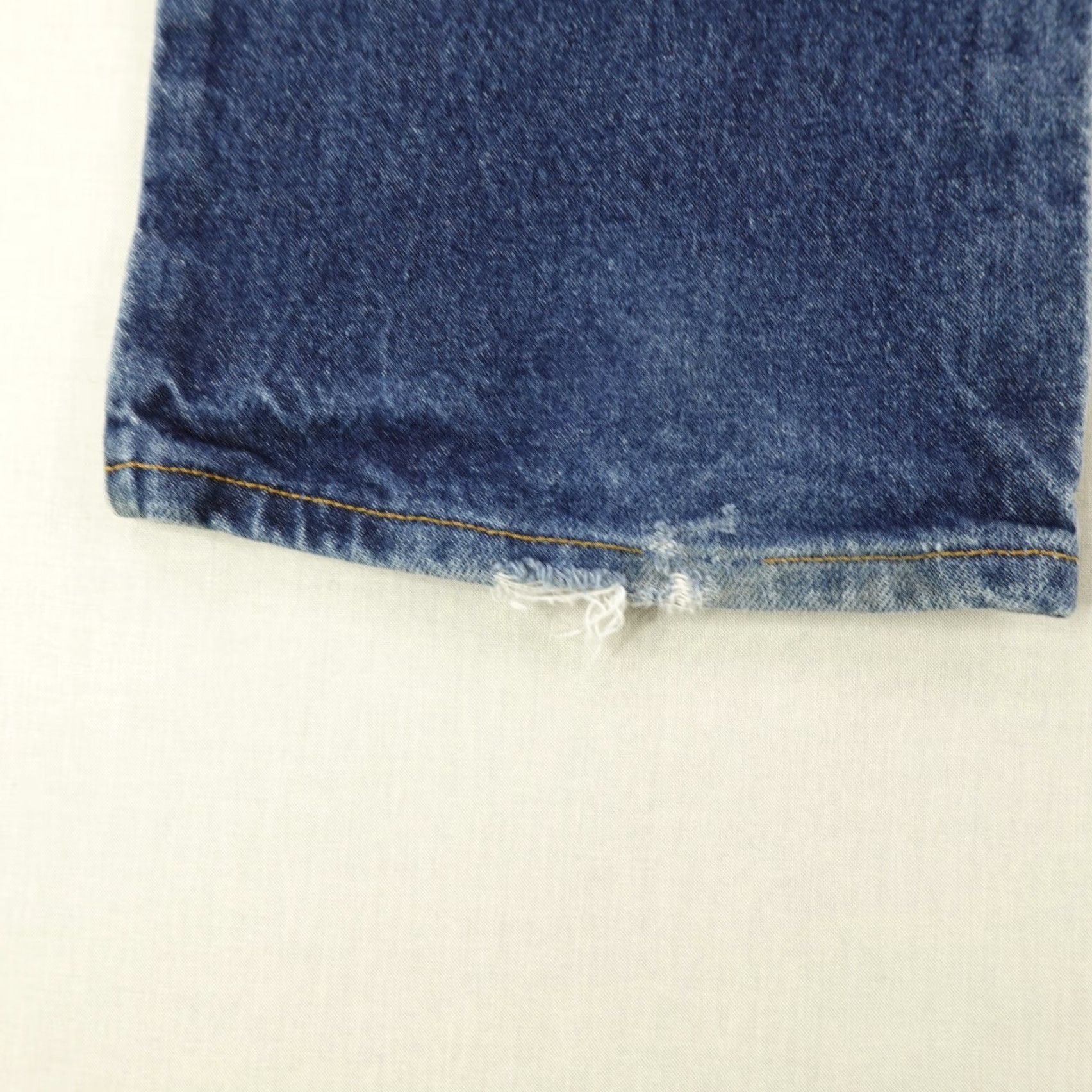Levi's VINTAGE Levi's Jeans 34x34 Blue Denim 514 Bootcut Western Cowboy Red Tab Y2K Mens Regular 34 Blue Jeans Mens Regular 34x34 Cowboy Southwestern Jeans Size US 32 / EU 48 - 7 Thumbnail