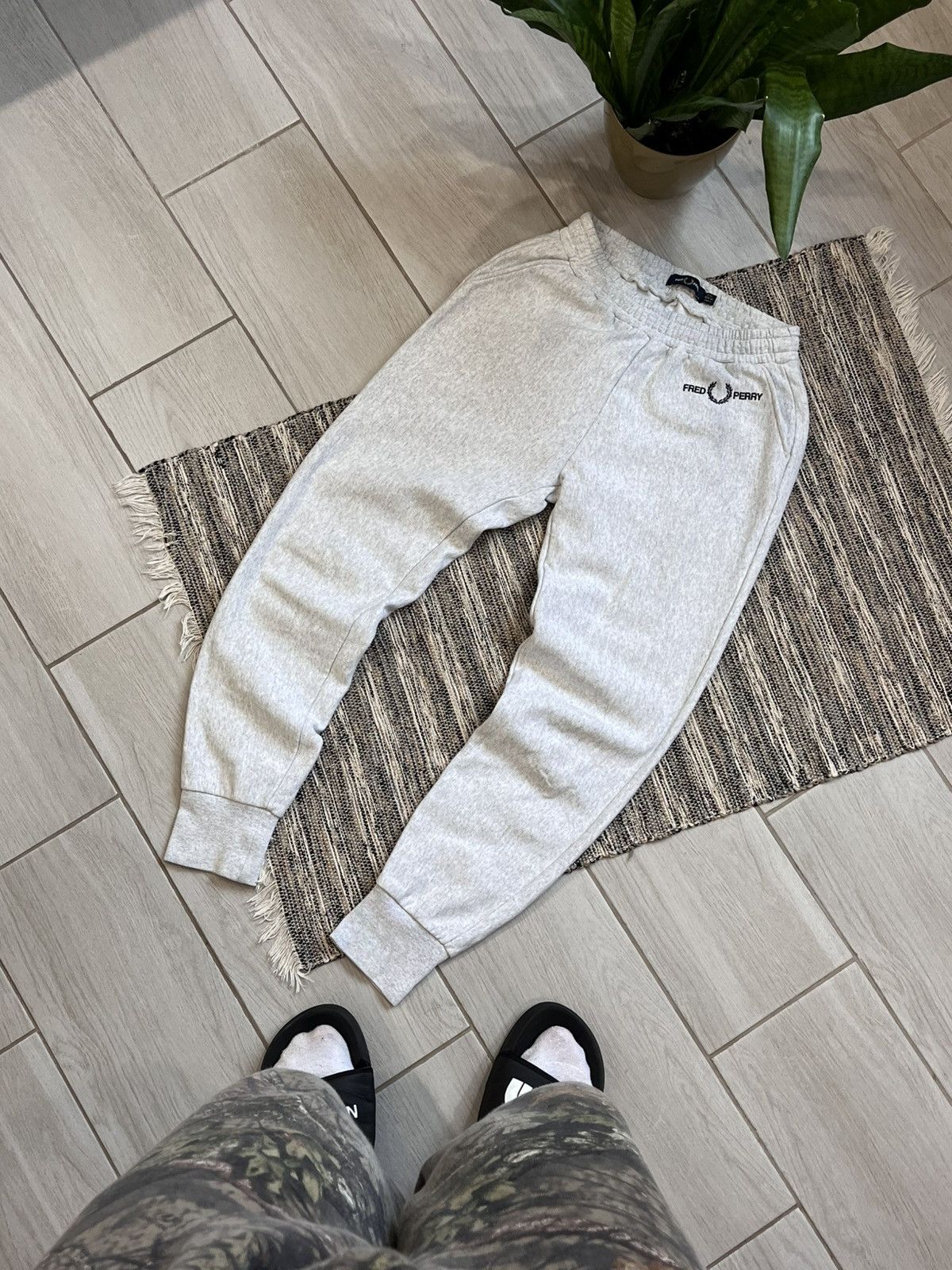 Fred Perry × Vintage Fred Perry sweatpants grey blank pants minimalistic baggy Size 27" / US 4 / IT 40 - 1 Thumbnail