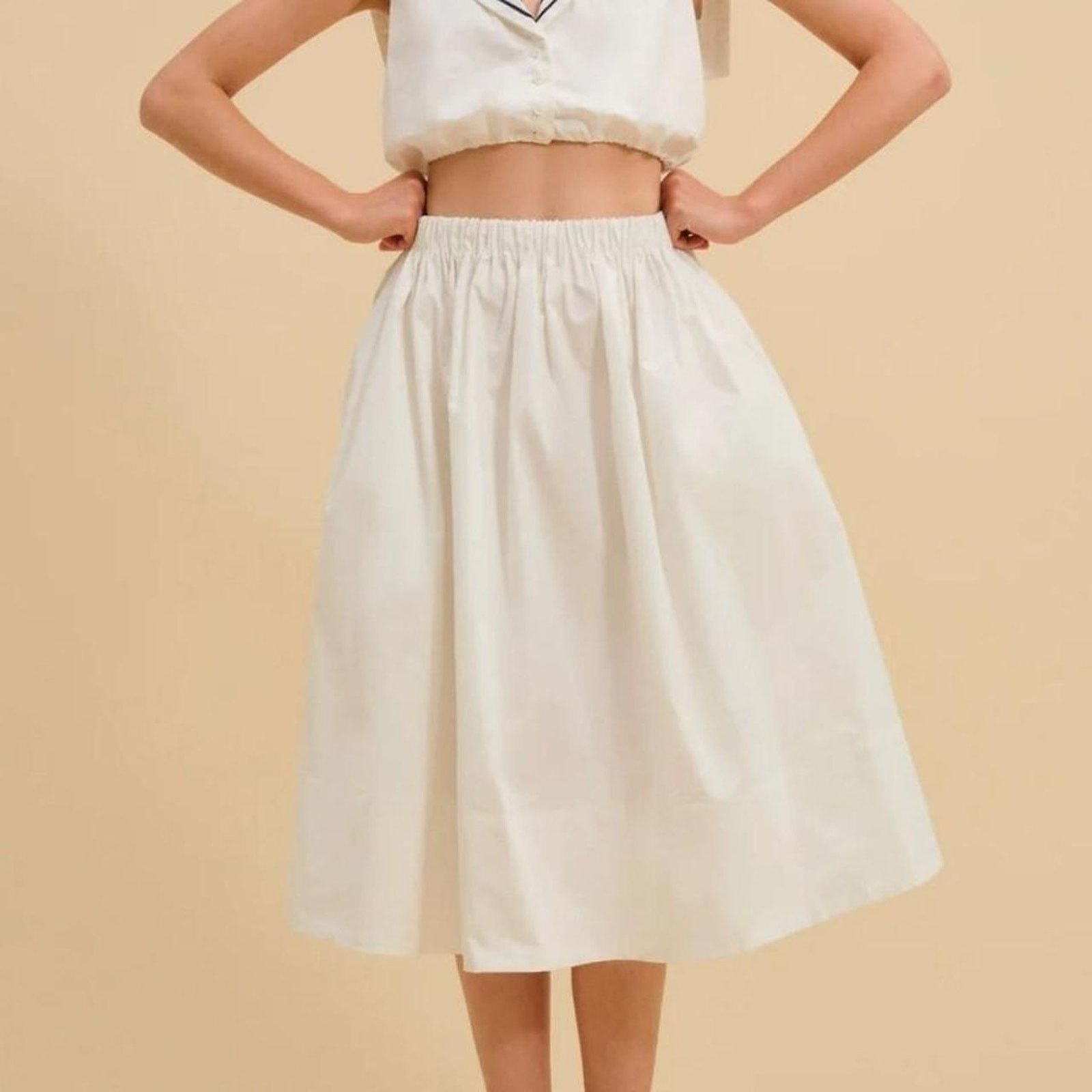For Love & Lemons For Love & Lemons Marella Midi Poplin Skirt in Size XXS. Size 28" / US 6 / IT 42 - 1 Thumbnail