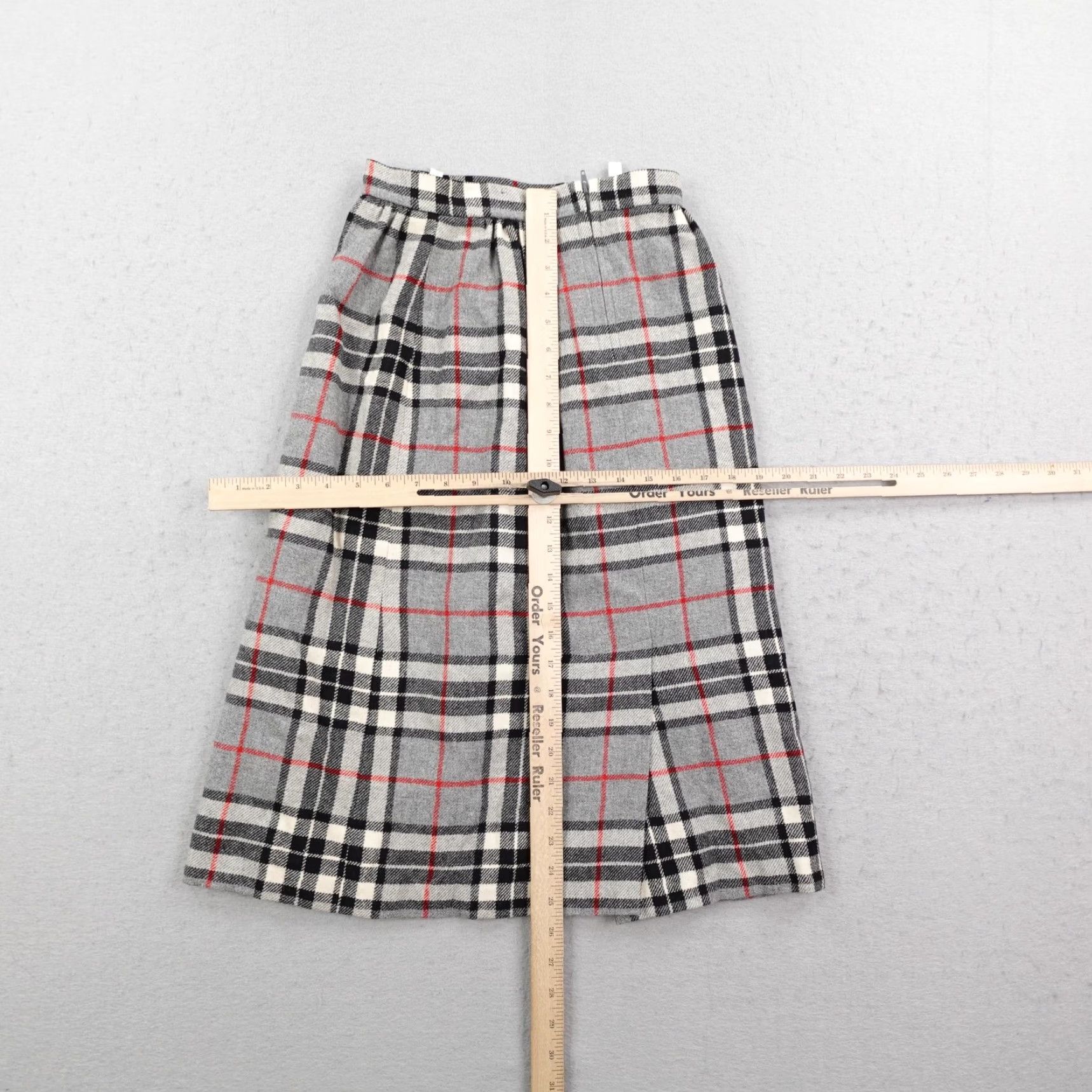 Vintage VINTAGE James Pringle Skirt Women 8 Gray Red Plaid Wool Lined Midi Scotland Pleated Zip Closure Mens/Womens? Size 30" / US 8 / IT 44 - 7 Thumbnail