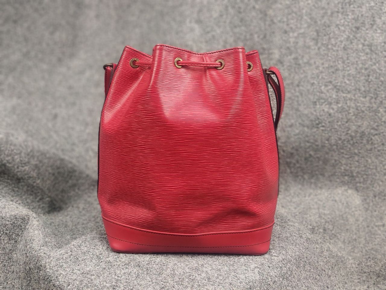 Louis Vuitton Louis Vuitton Noé Epi Vintage authentic Shoulder Red Bag Size ONE SIZE - 4 Thumbnail