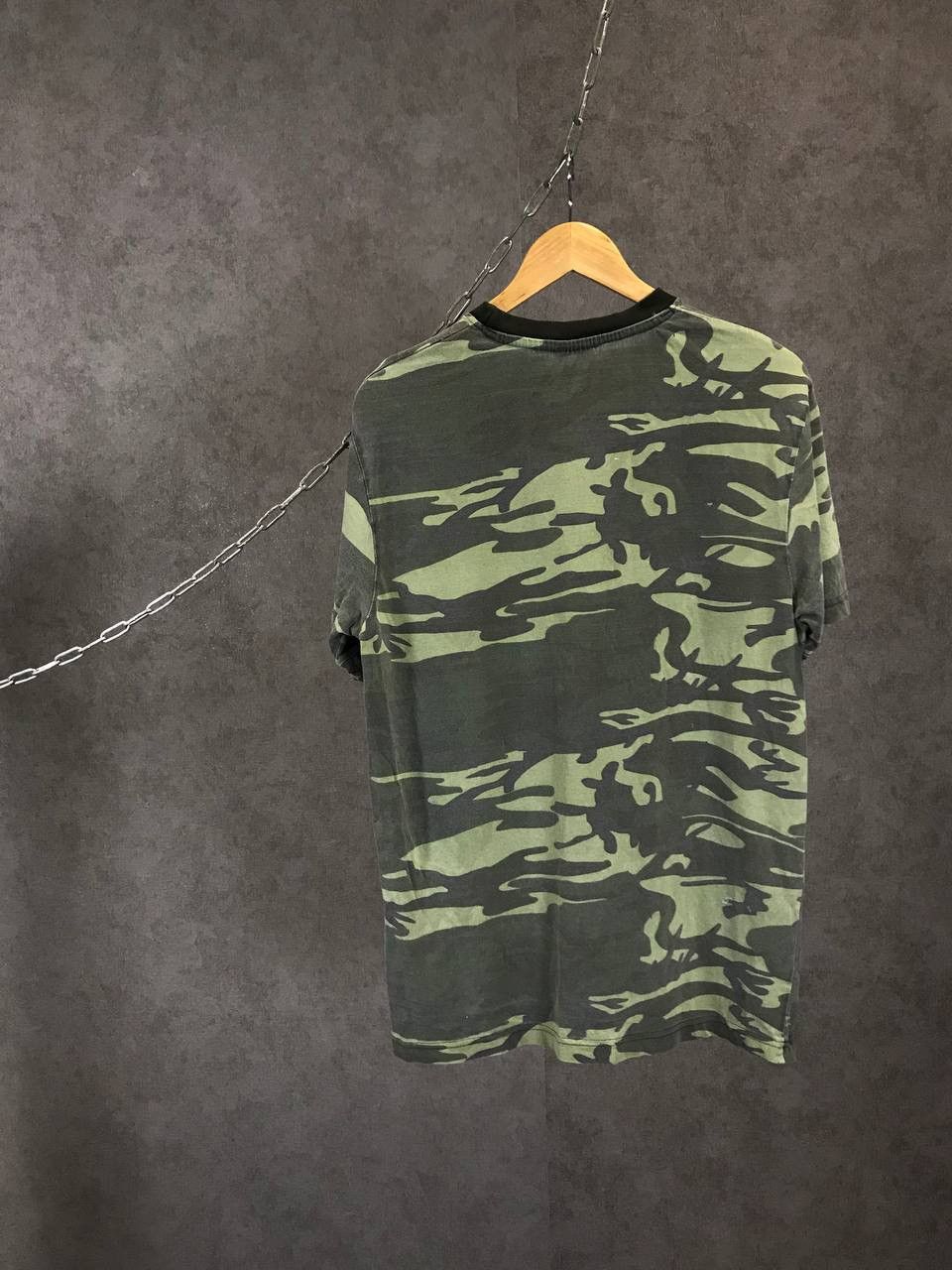 Vintage Tribal USA streetwear camo center logo tee Size US S / EU 44-46 / 1 - 5 Thumbnail