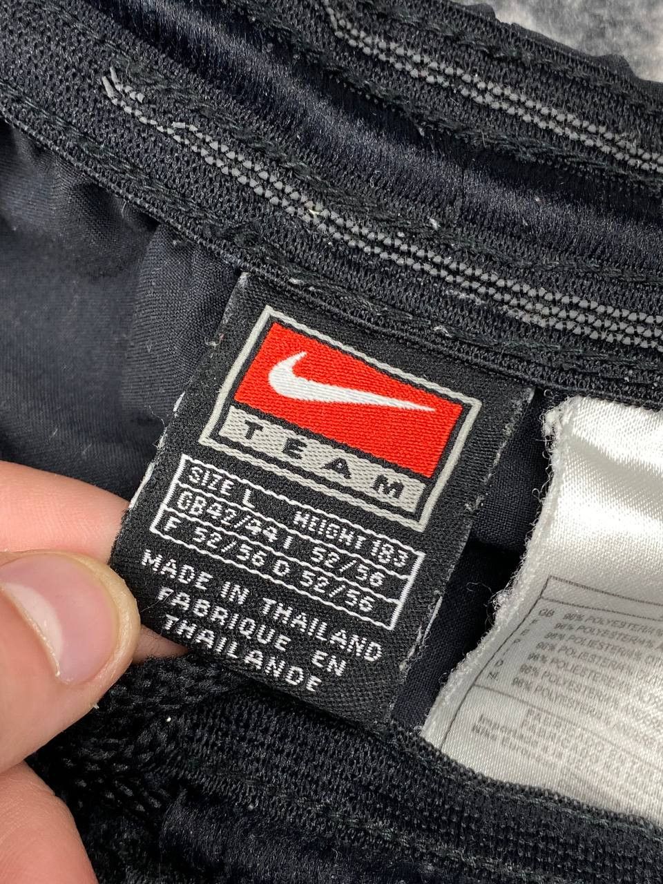 Nike Vintage Nike Valencia 00s Home Football Shorts Men Size L Size US 34 / EU 50 - 7 Thumbnail