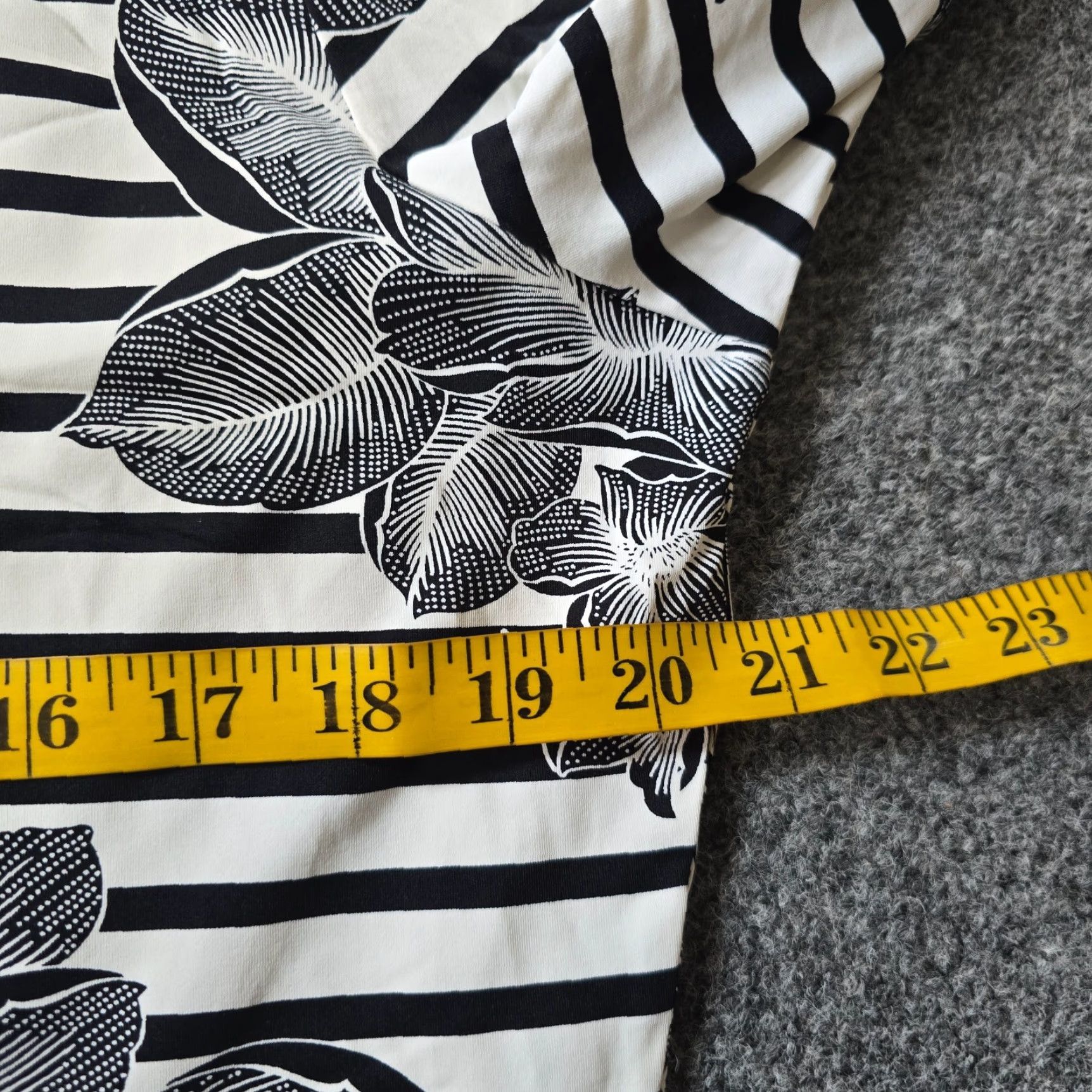 Lands' End **Lands' End Black XL Women's Stretch Floral Striped Outdoors Blouse** User: **Lands' End Black XL Women's Floral Striped Stretch Outdoors Blouse** Size XL / US 12-14 / IT 48-50 - 5 Thumbnail