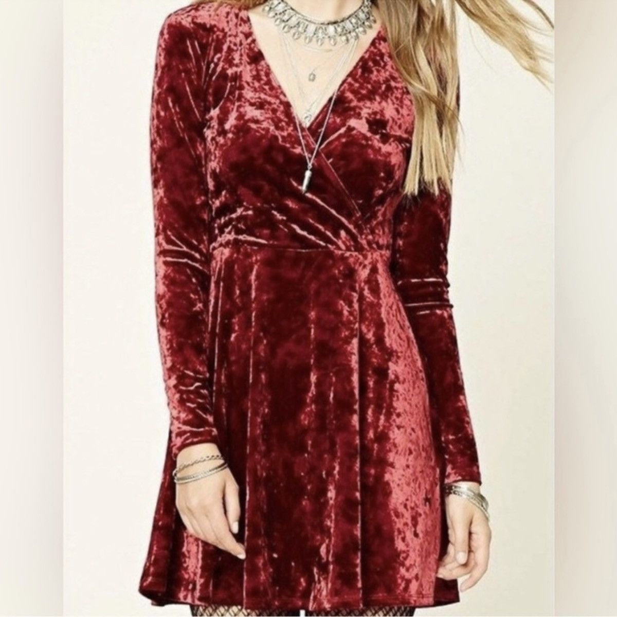 Forever 21 Red Velvet Wrap Dress Size S / US 4 / IT 40 - 1 Thumbnail