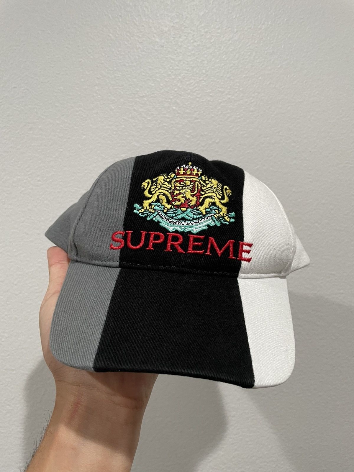 Supreme Supreme Crest 6-Panel Size ONE SIZE - 1 Thumbnail