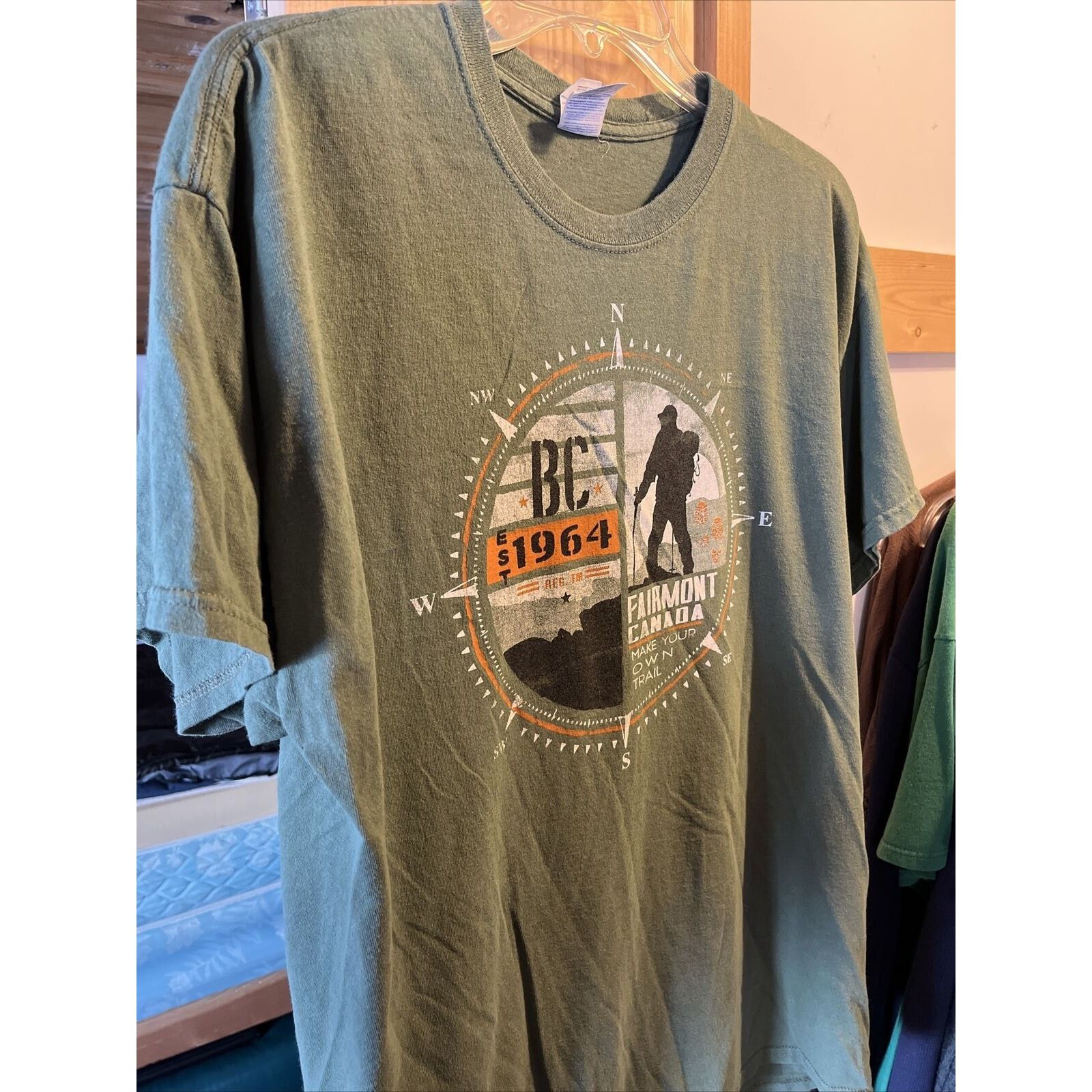 Gildan Gildan Men XL Olive Green Canada Short Sleeve Cotton T-Shirt Size US XL / EU 56 / 4 - 7 Thumbnail