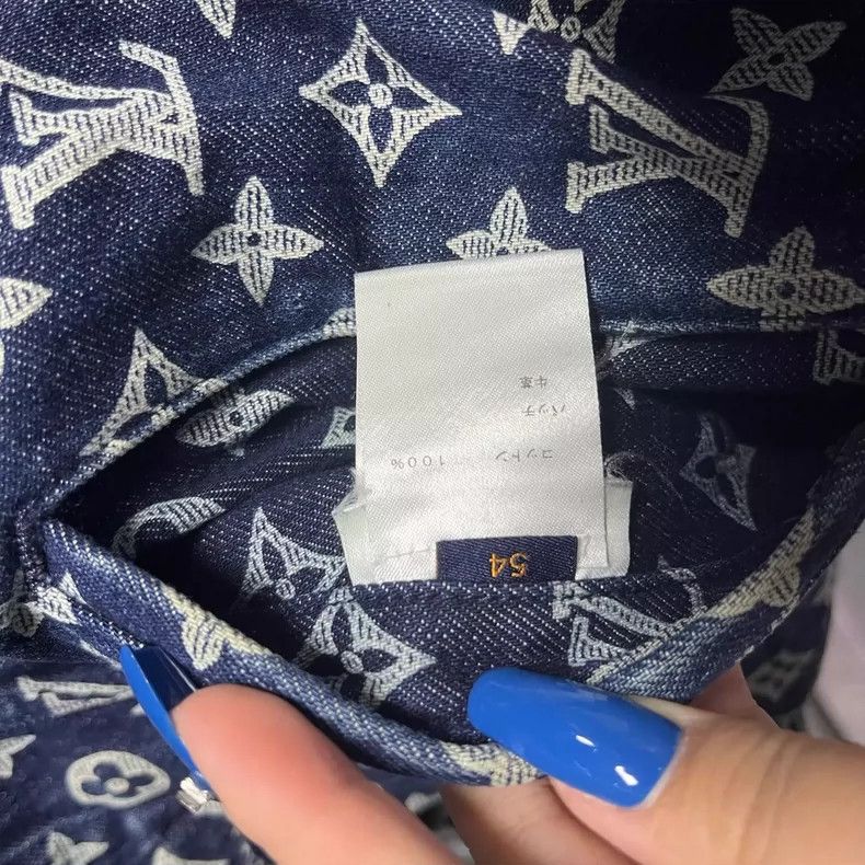 Louis Vuitton Louis Vuitton Blue full logo, single breasted casual denim Size US L / EU 52-54 / 3 - 4 Thumbnail