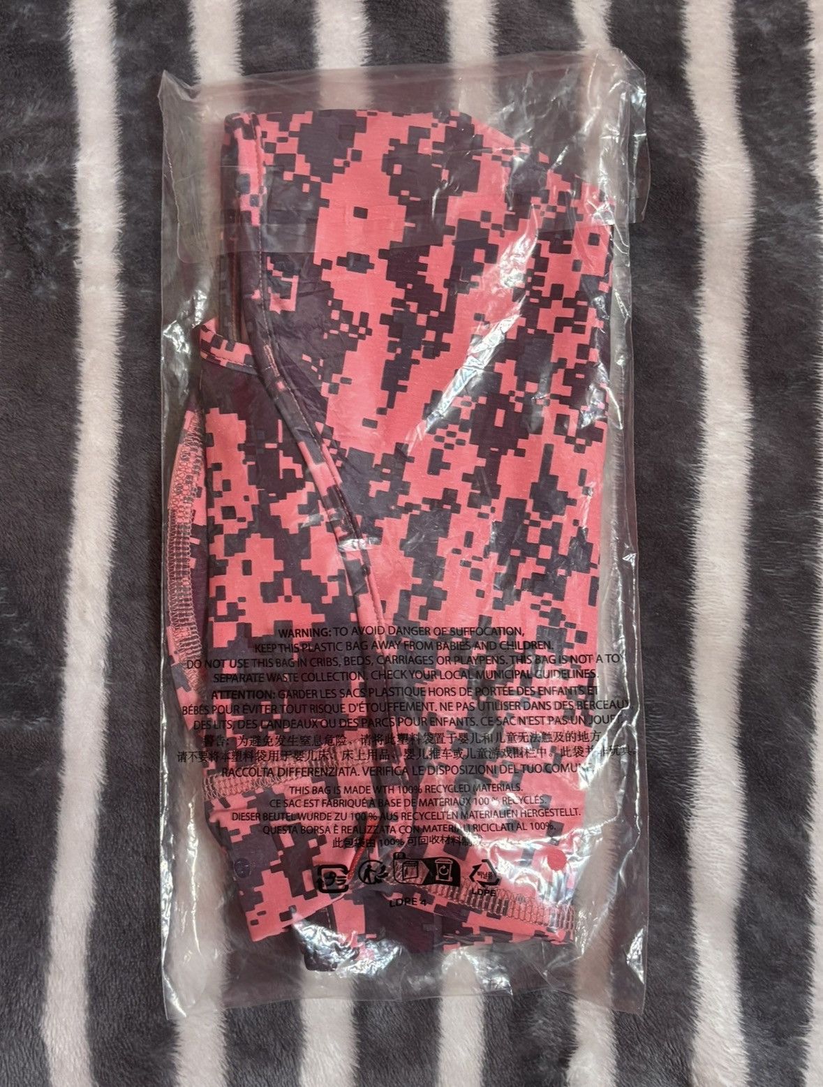 Supreme Supreme Pink Digital Camo Heat Reactive Balaclava Size ONE SIZE - 2 Thumbnail