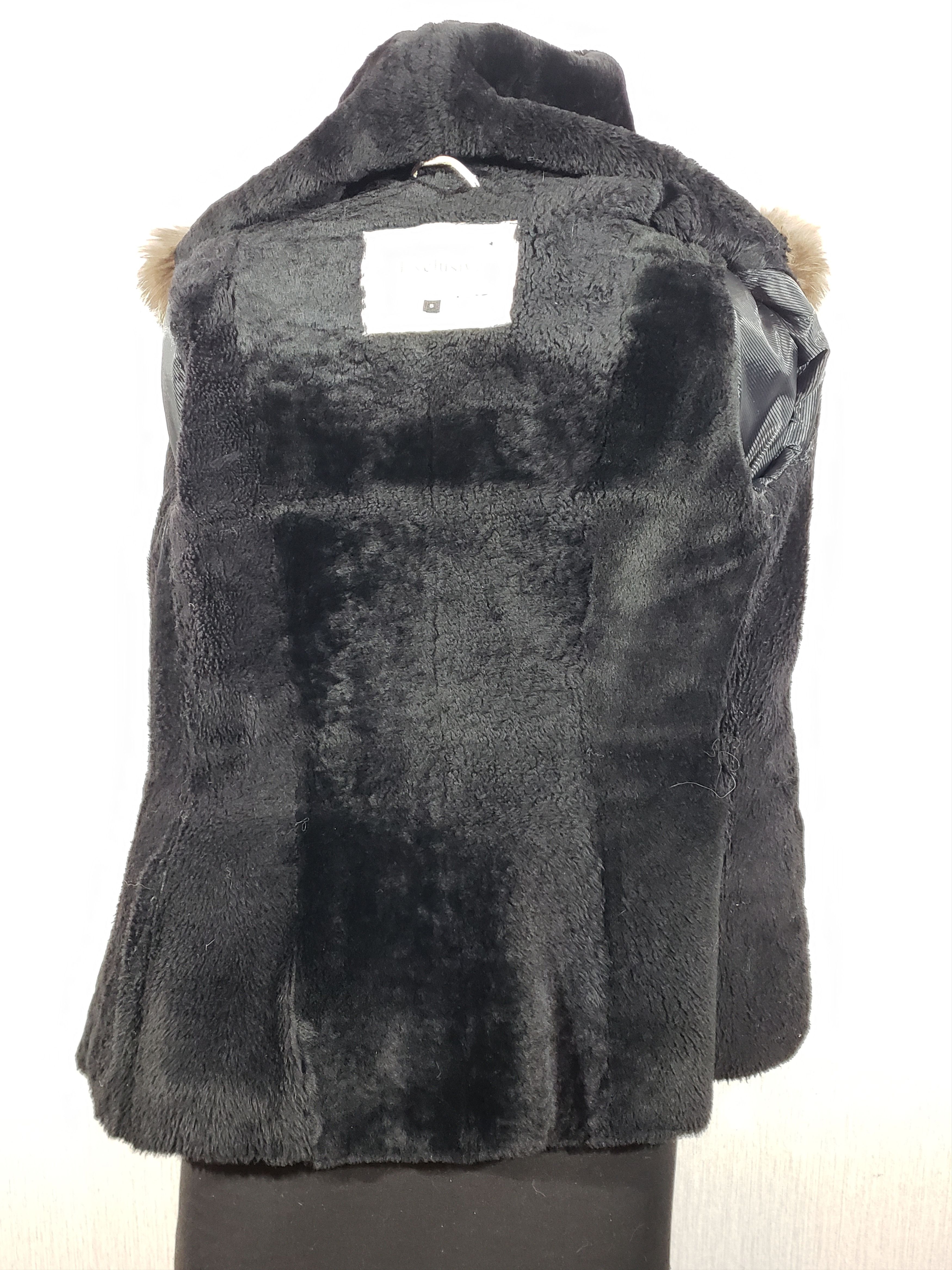 Other Wonderful women's warm fur jacket with a hood. Size S / US 4 / IT 40 - 9 Thumbnail