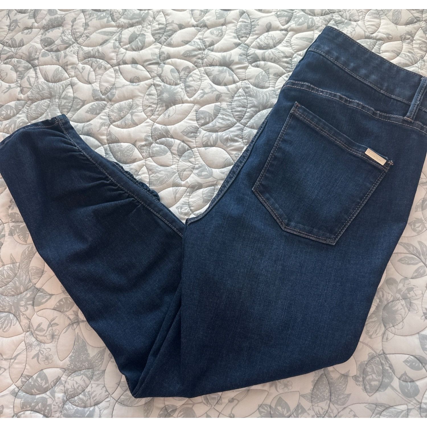 White House Black Market White House Black Mark, Size 6 The Skinny Crop Jeans Dark Wa Size 28" / US 6 / IT 42 - 3 Thumbnail