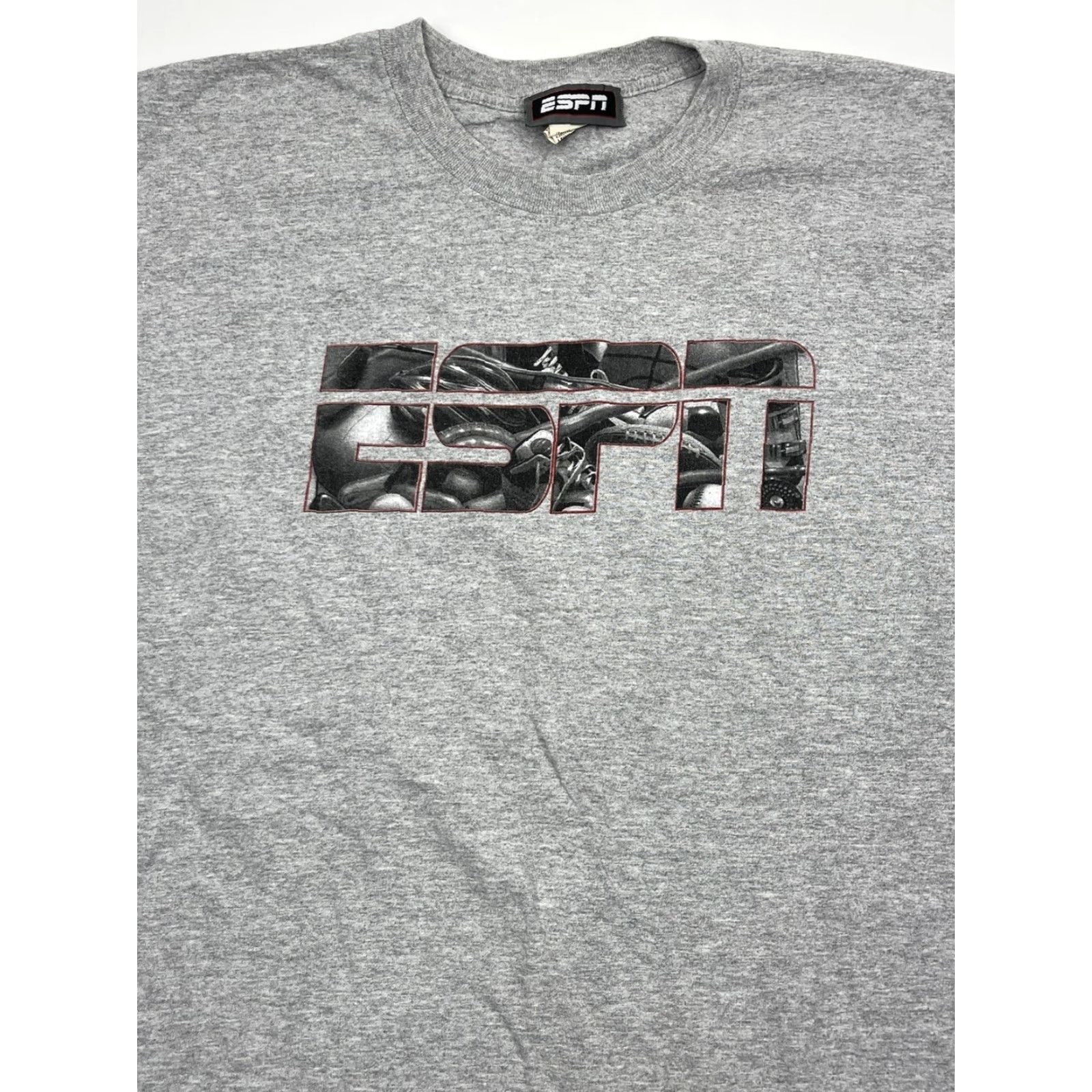 Disney VINTAGE Walt Disney ESPN Club T Shirt Sports Men's T-Shirt XL Gray Crew Neck Short Sleeve Baseball Basketball Hockey 90s/Disney Sports Mens Size US XL / EU 56 / 4 - 2 Thumbnail