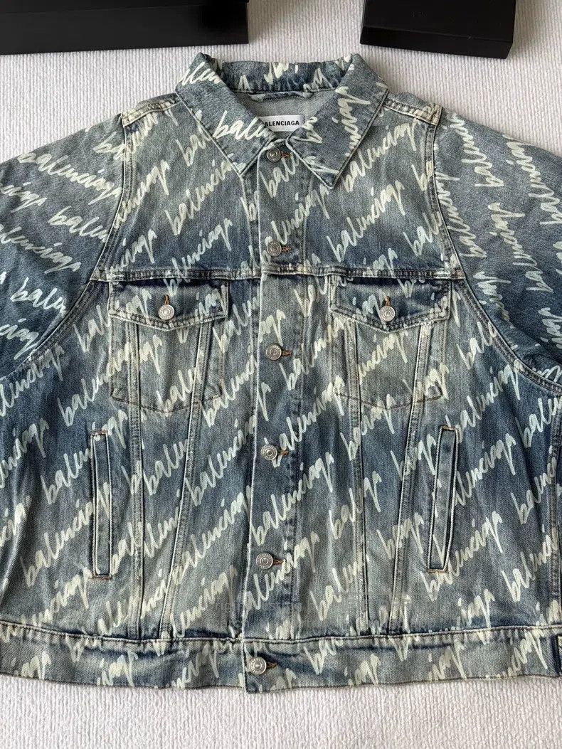 Balenciaga Balenciaga Distressed Denim Printed Jacket Size XXS / US 00 / IT 34 - 2 Thumbnail