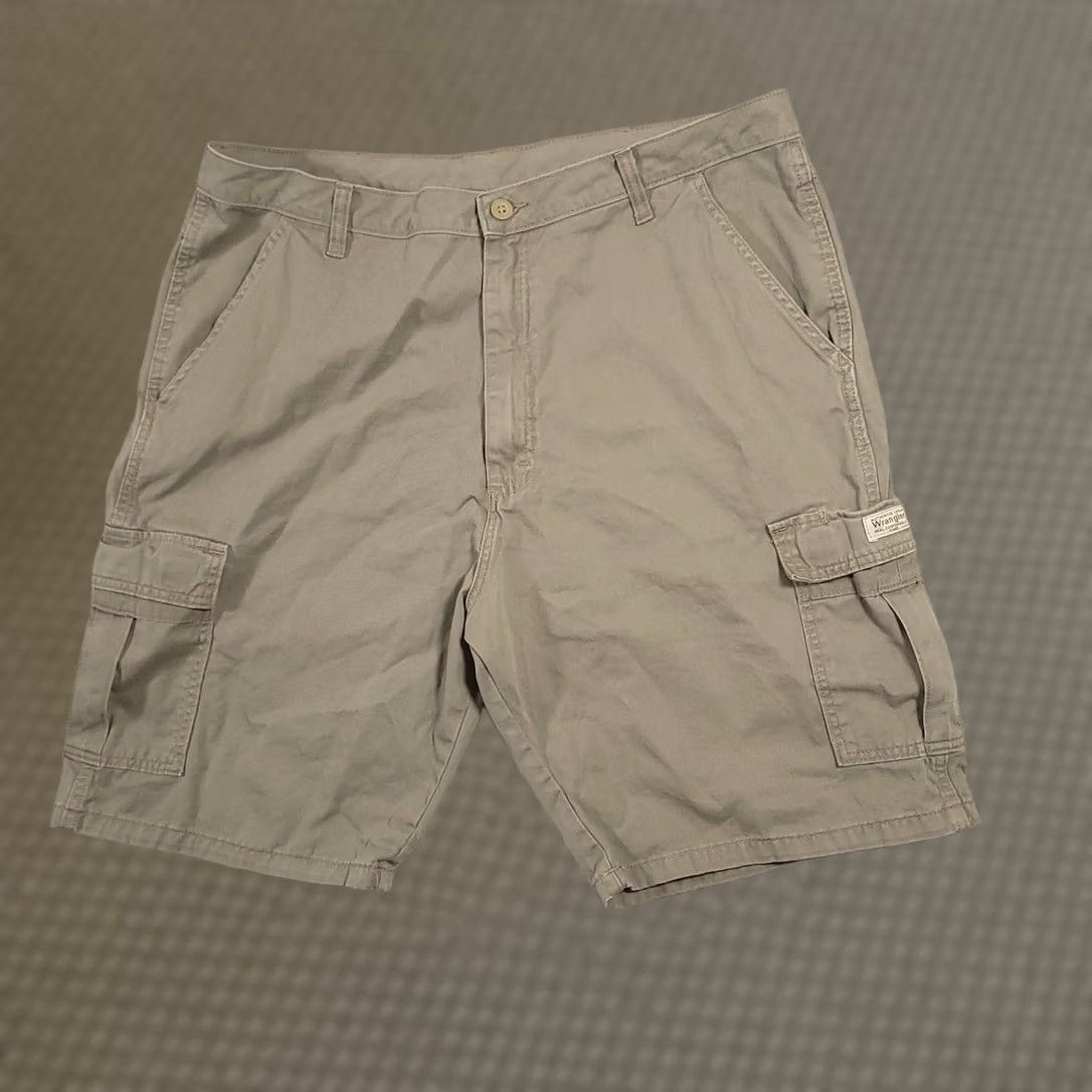 Wrangler Wrangler Cargo Shorts Size 38 Olive Green Flat Front Casual Outdoors High Rise Mens Volumized Pockets Chino 10in Inseam Regular Rise Size US 38 / EU 54 - 1 Thumbnail