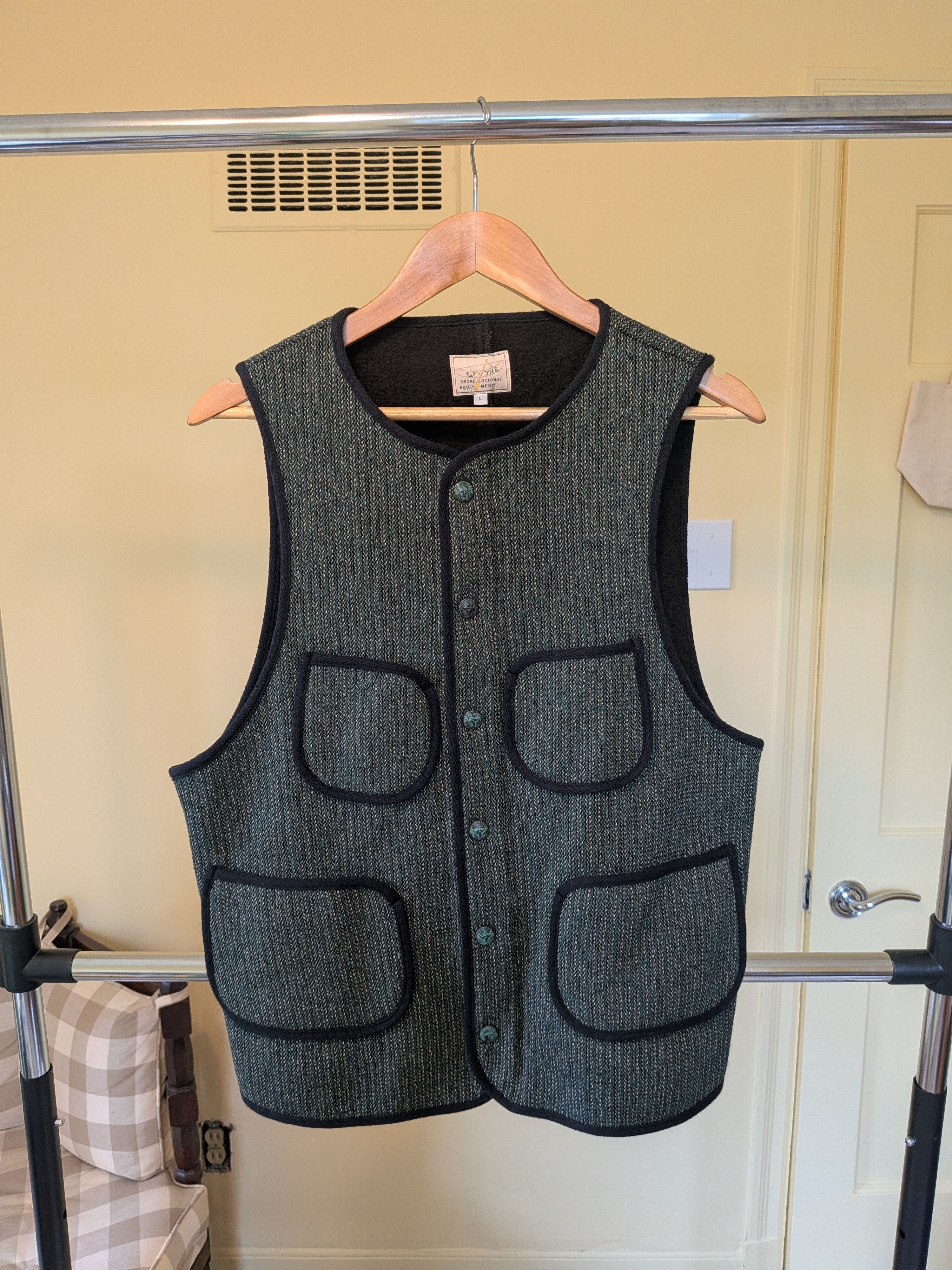 Beachcloth wool vest