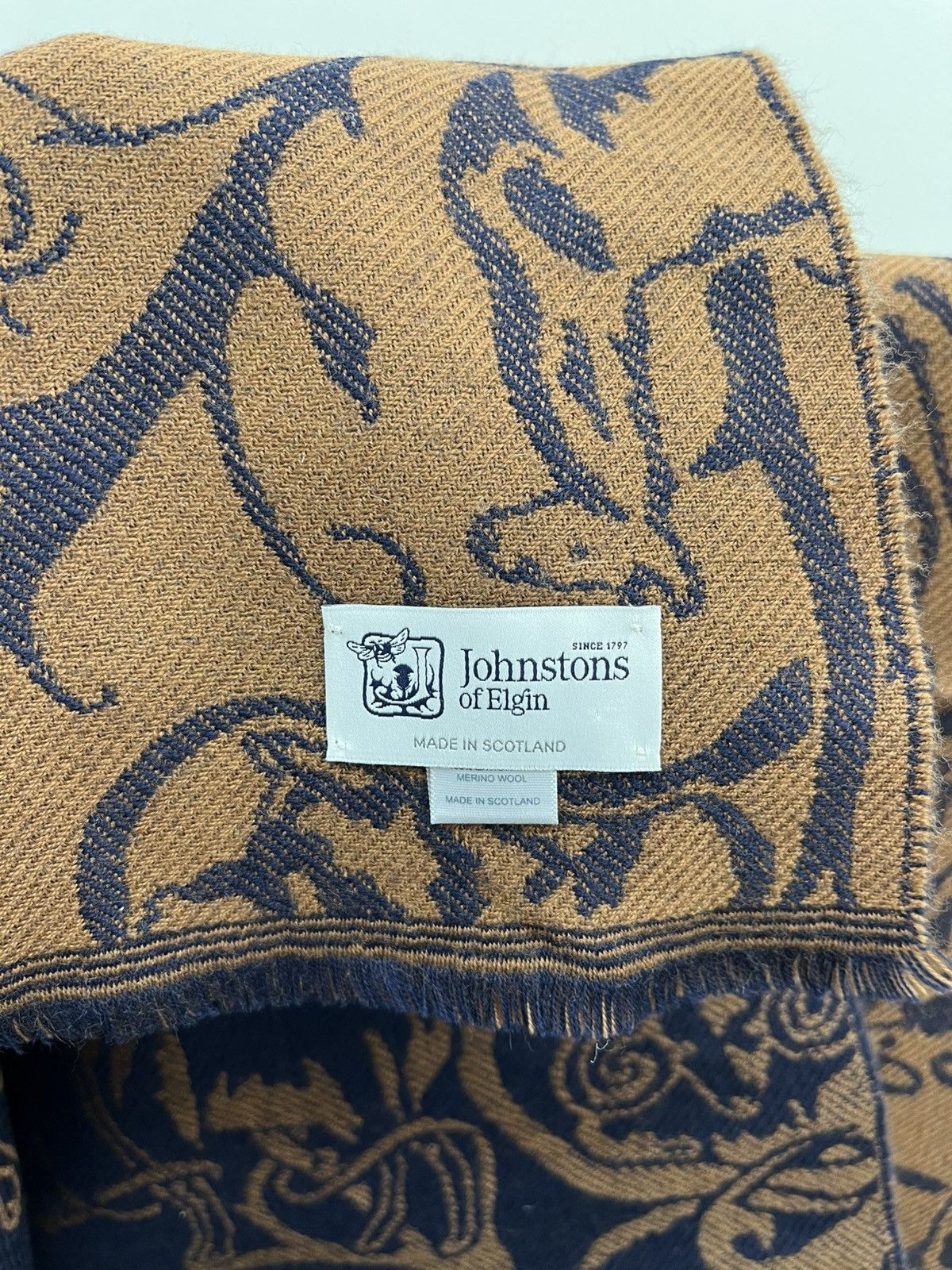 Johnstons Of Elgin Johnstons Of Elgin Animals Extra Fine Merino Wool Scarf Size ONE SIZE - 3 Thumbnail