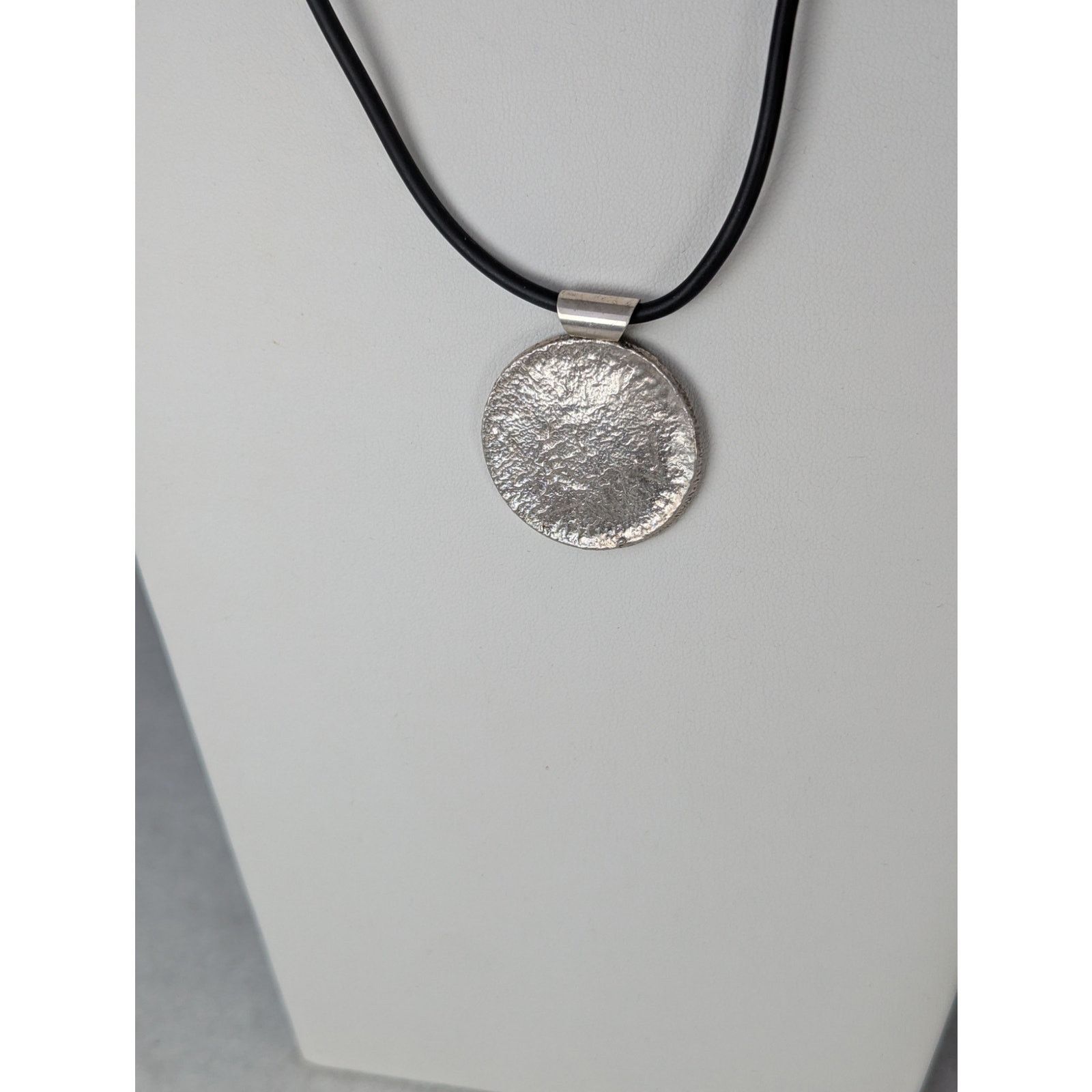 Other Silver coin pendant +17"rubber cord reticulated reversible Size ONE SIZE - 3 Thumbnail