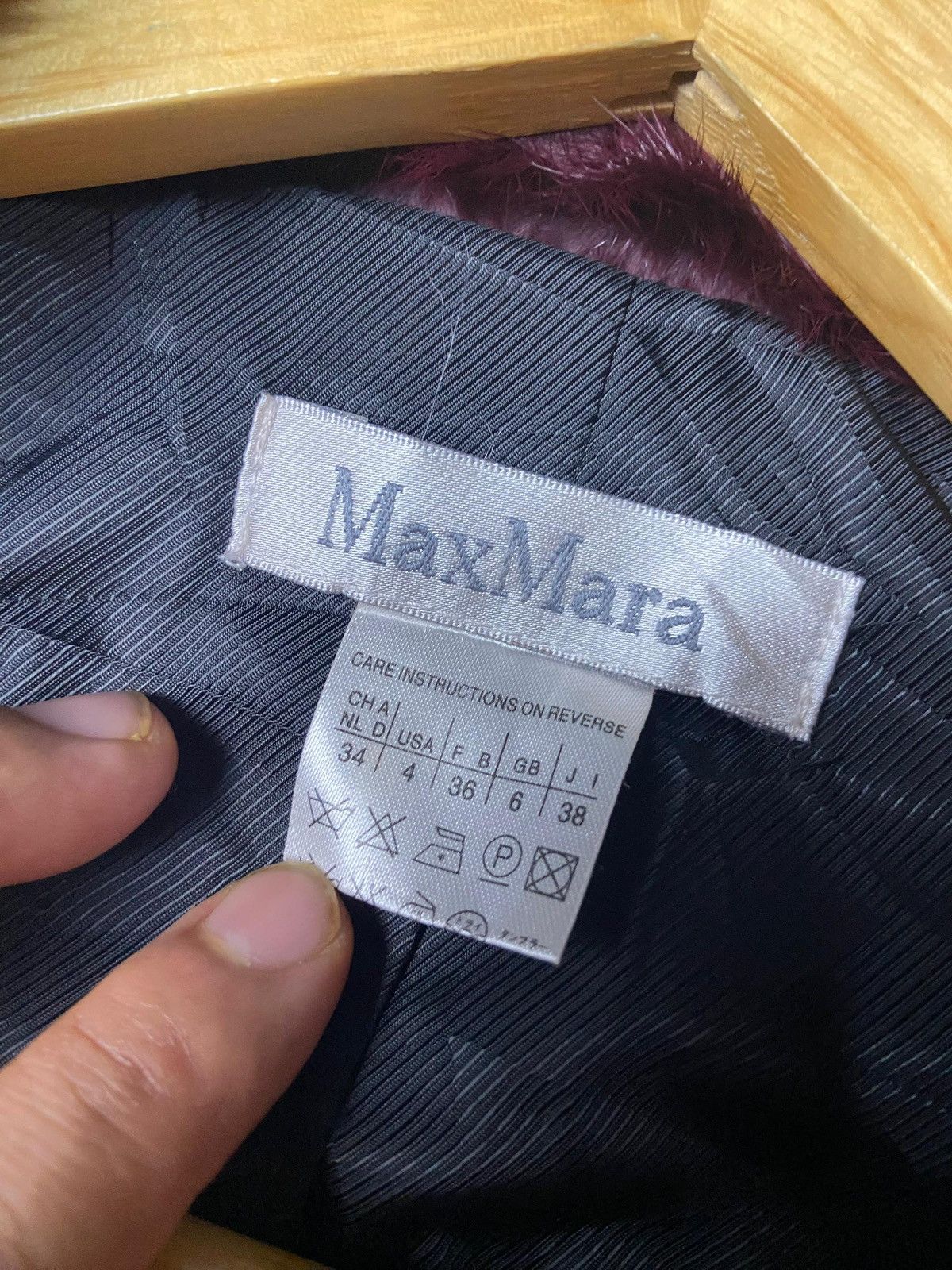 Japanese Brand Max Mara Crop Jacket with Fur Collar (149) Size US XXS / EU 40 - 6 Thumbnail