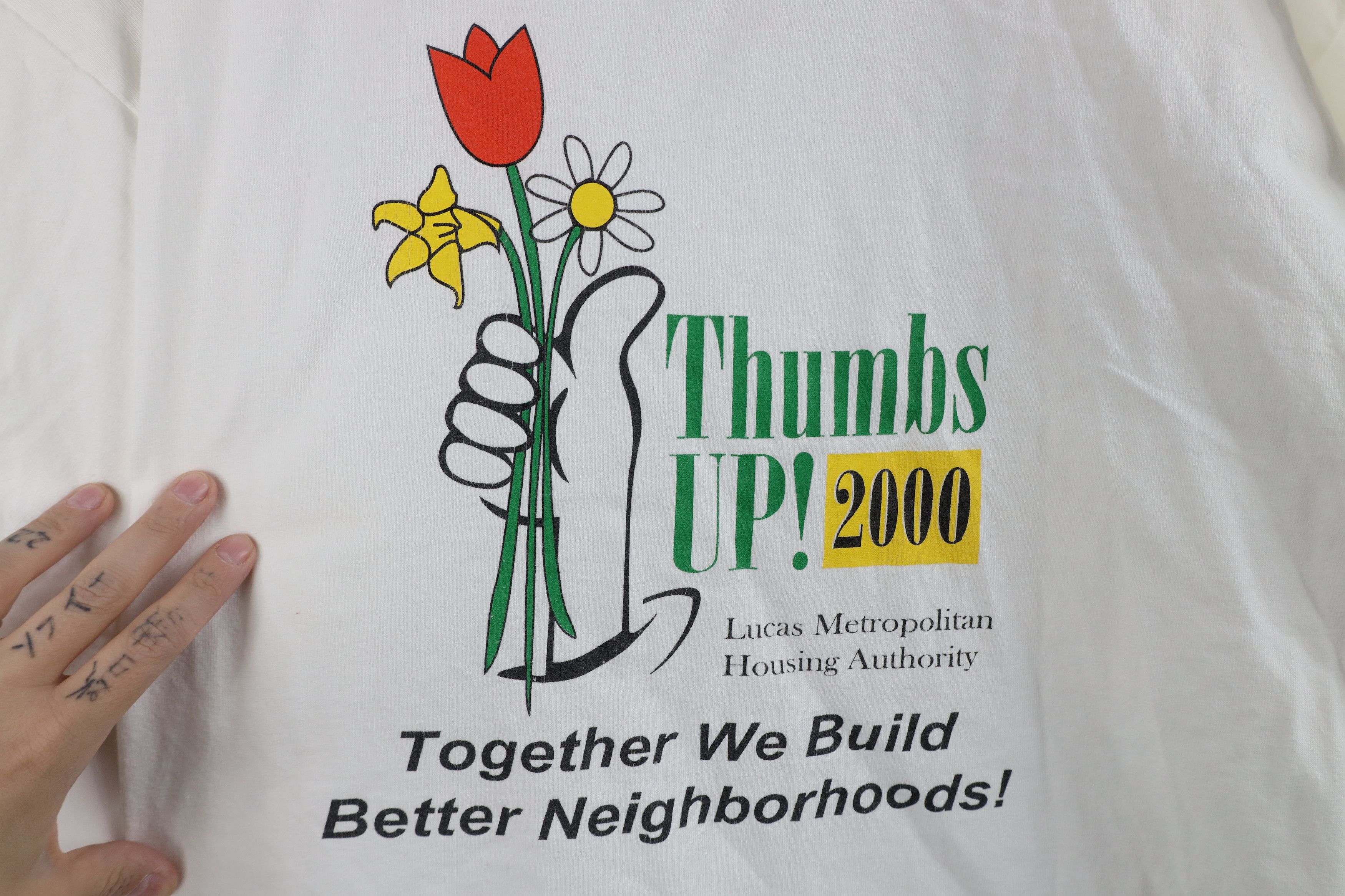 Vintage Vintage Y2K 2000 Flower Neighborhood Short Sleeve T-Shirt Size US L / EU 52-54 / 3 - 4 Thumbnail