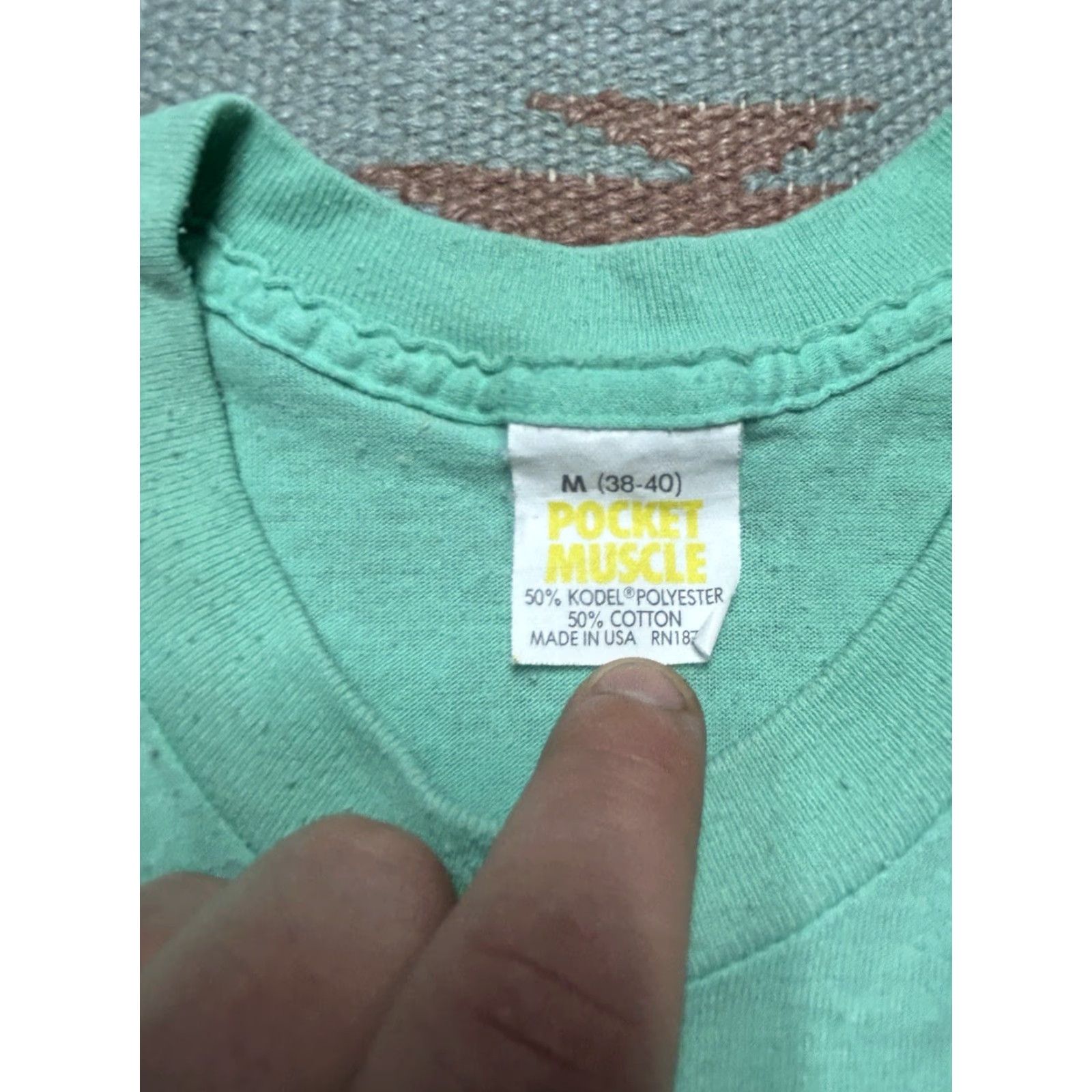 Vintage VINTAGE 80s sleeveless pocket t shirt blank mint green muscle paint soft medium M & M T-Shirt Men Adult Medium Green Sleeveless Pockets 80s Theme Size US M / EU 48-50 / 2 - 5 Thumbnail