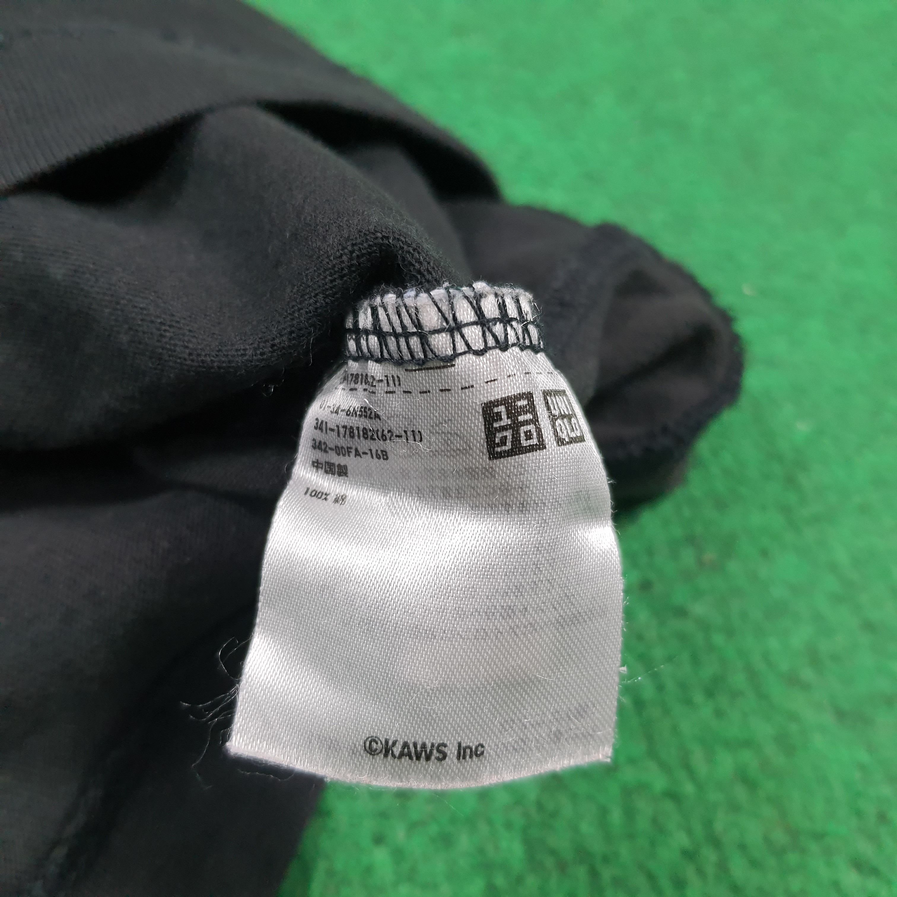 Kaws × Uniqlo Vintage UT x KAWS Japan Streetwear Graphic Tee C294N40 Size US L / EU 52-54 / 3 - 6 Thumbnail