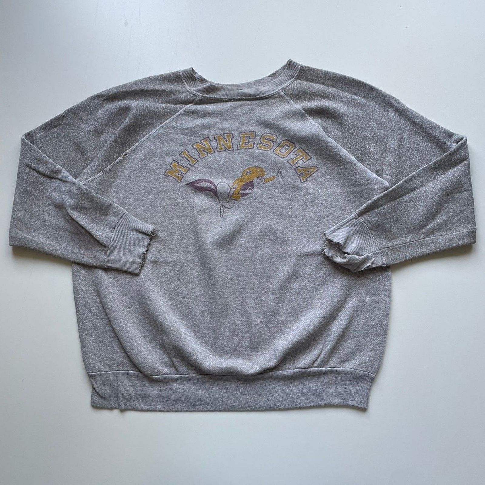 NCAA Vintage 1980s Minnesota Golden Gophers NCAA Raglan Crewneck Size US S / EU 44-46 / 1 - 1 Thumbnail