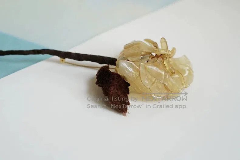 Kenzo 1980s Kenzo Amber Transparent Flower Brooch. Size ONE SIZE - 1 Thumbnail