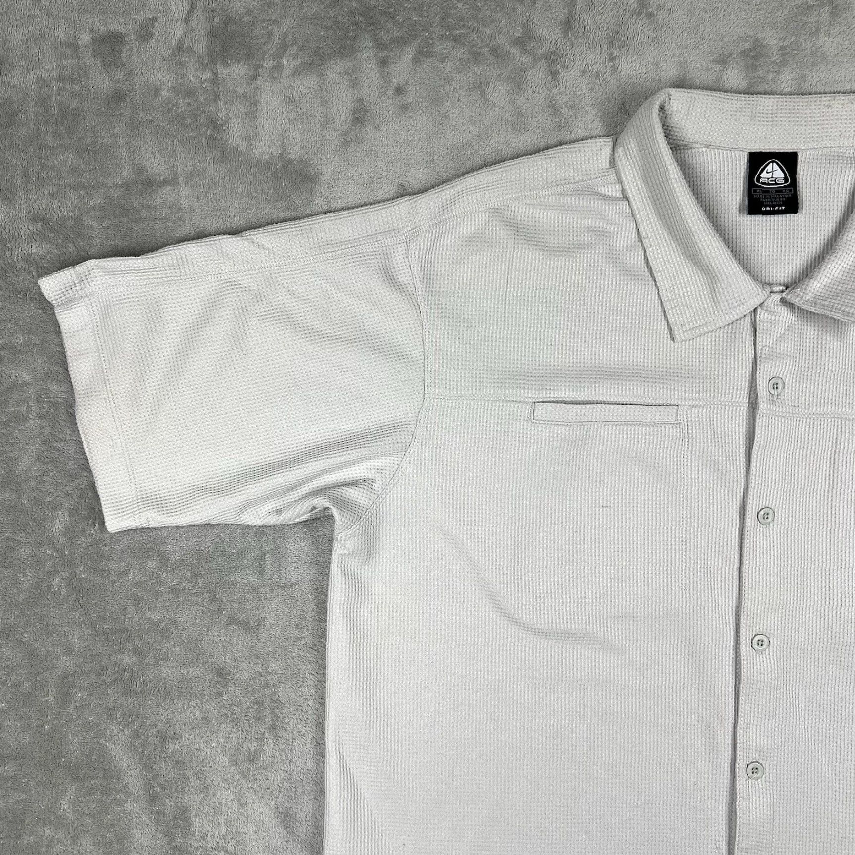 Nike ACG VINTAGE Nike ACG Button-Up Shirt Mens XL Light Gray Short Sleeve Hike Textured Plaid Size US XL / EU 56 / 4 - 2 Thumbnail