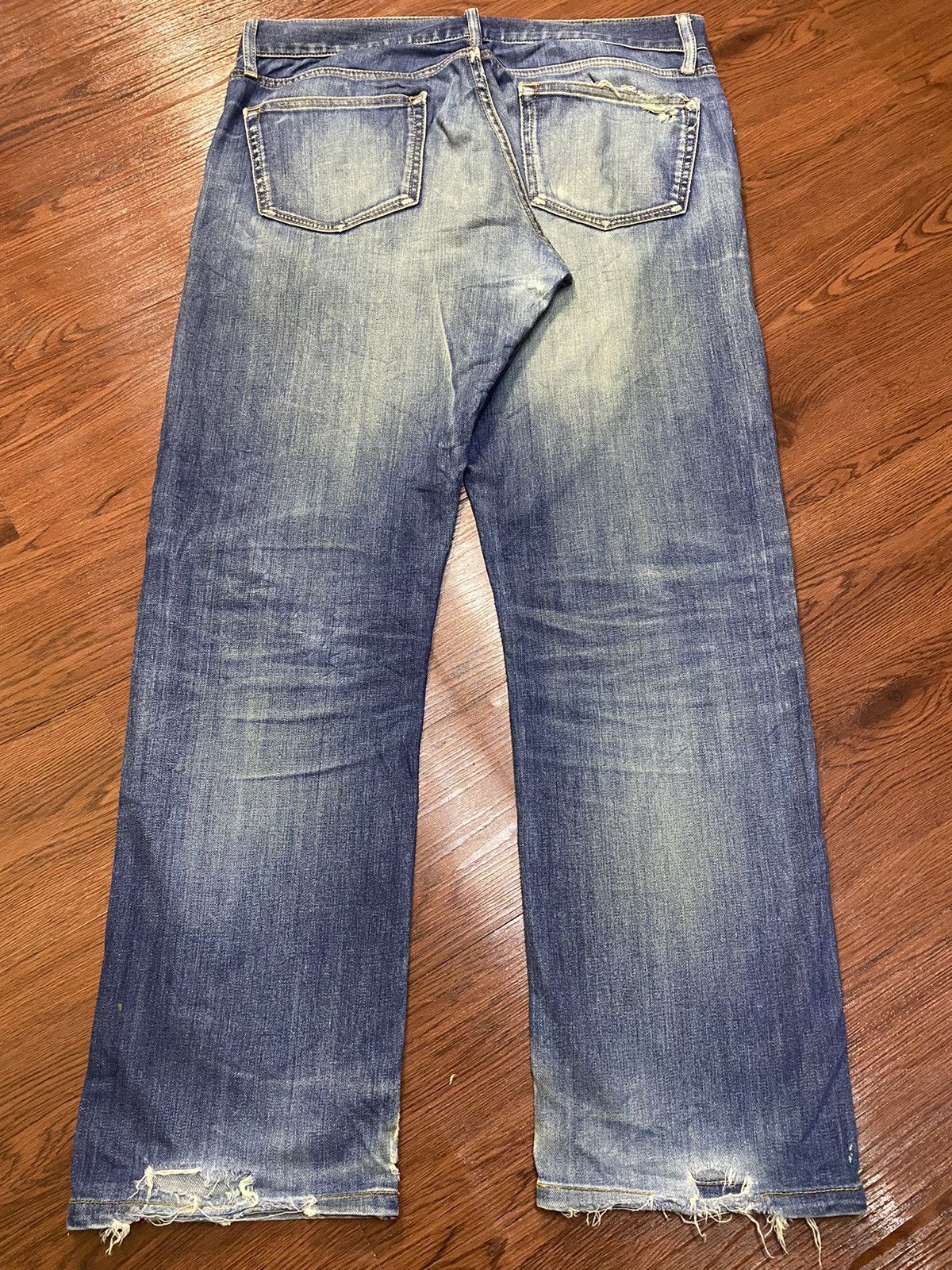 Japanese Brand Vintage Uniqlo UJ Faded Wash Distressed Loose Style Jeans Size US 36 / EU 52 - 2 Thumbnail
