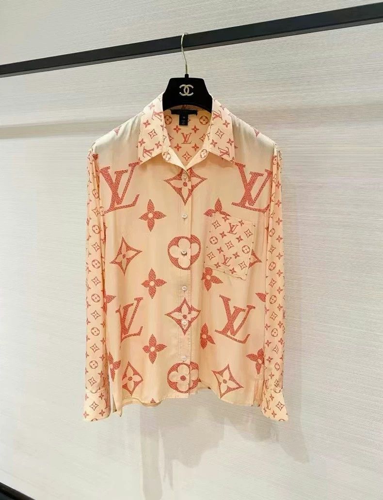 Louis Vuitton Louis Vuitton Silk long-sleeved shirt with logo shirt Size XS / US 0-2 / IT 36-38 - 1 Thumbnail