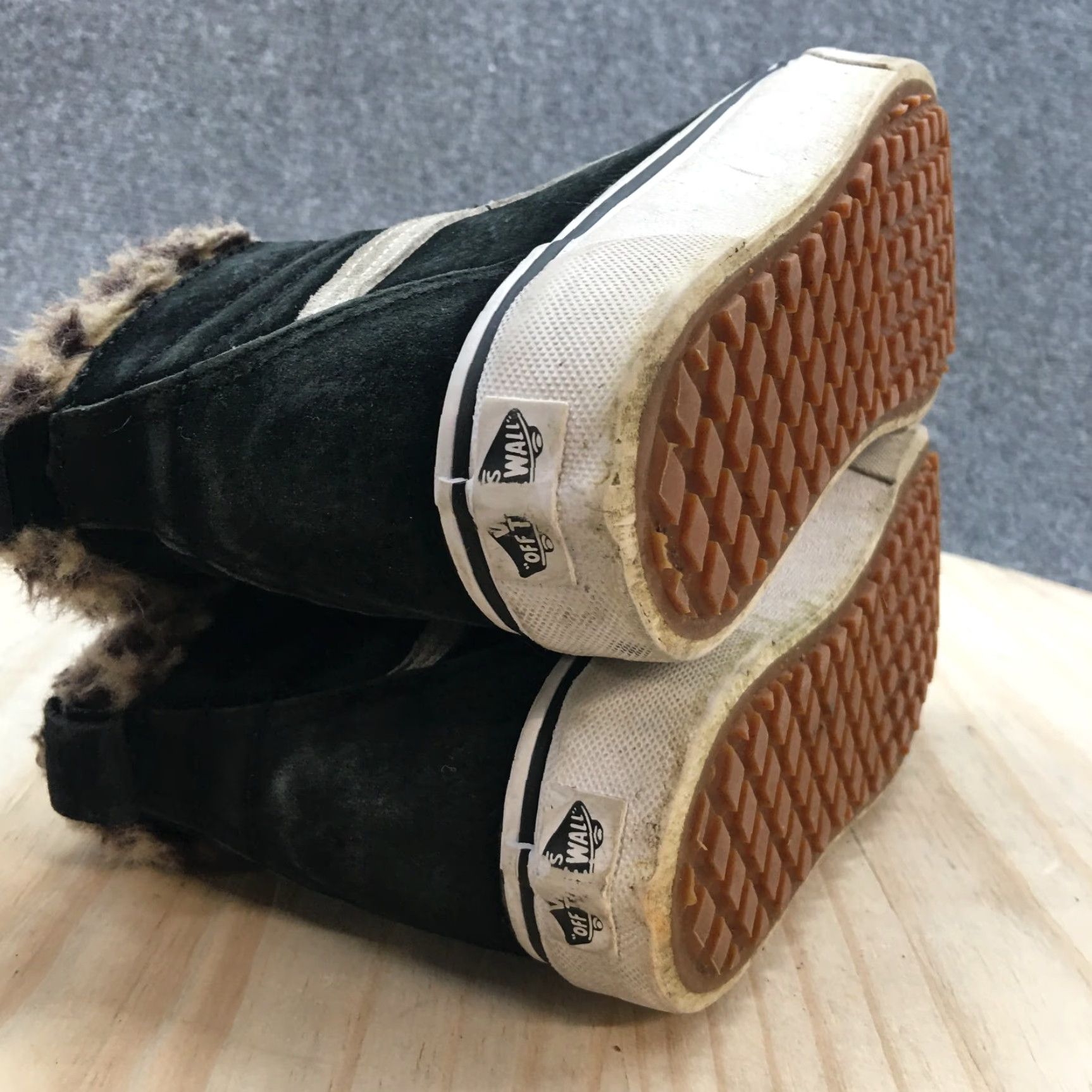 Vans Vans Off The Wall Shoes Mens 4 Womens 5.5 High Top Sneaker Black Shearling 721356 Size S / US 4 / IT 40 - 7 Thumbnail