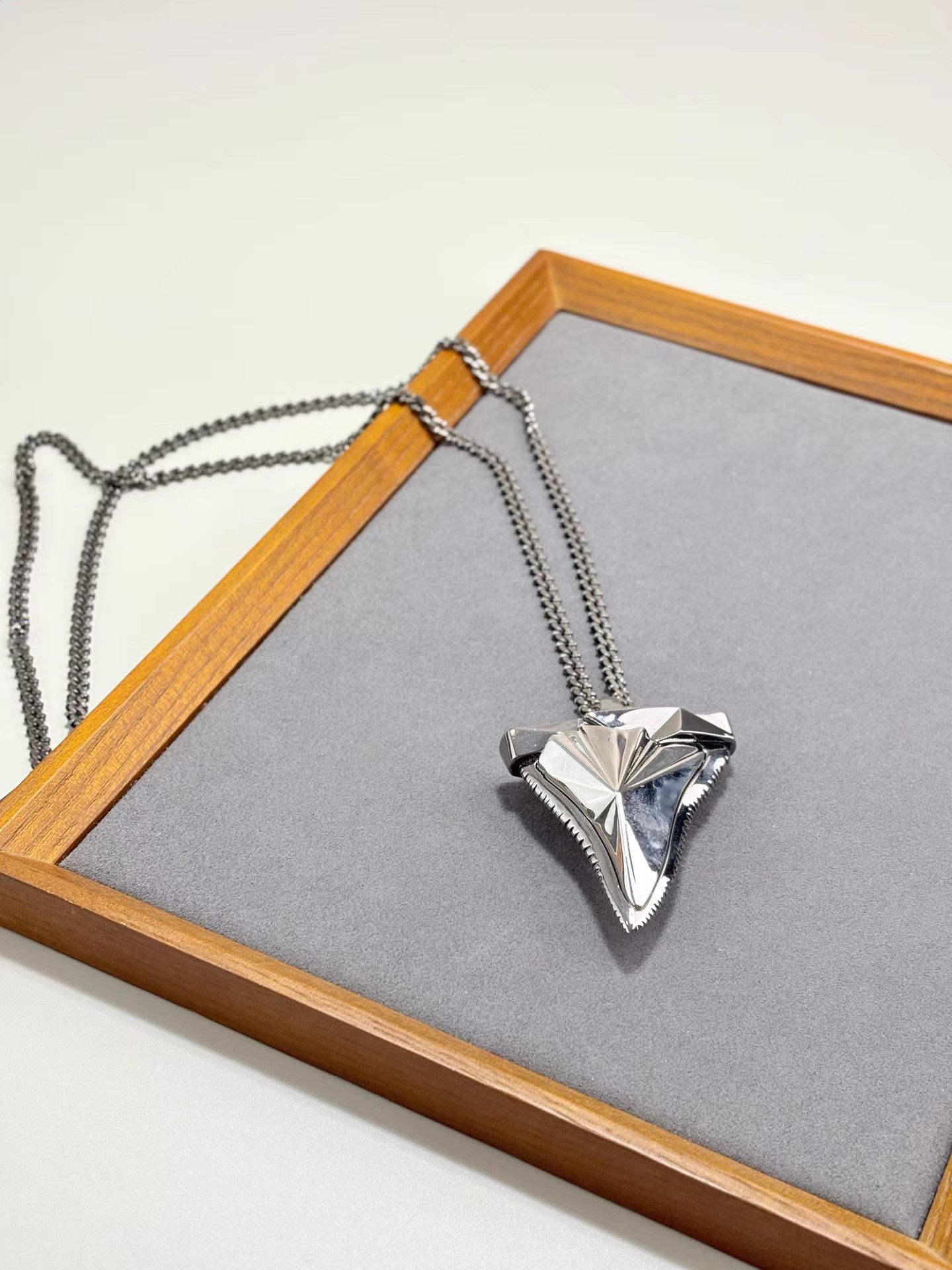 Givenchy Givenchy Shark Tooth Necklace K1 Size ONE SIZE - 1 Thumbnail