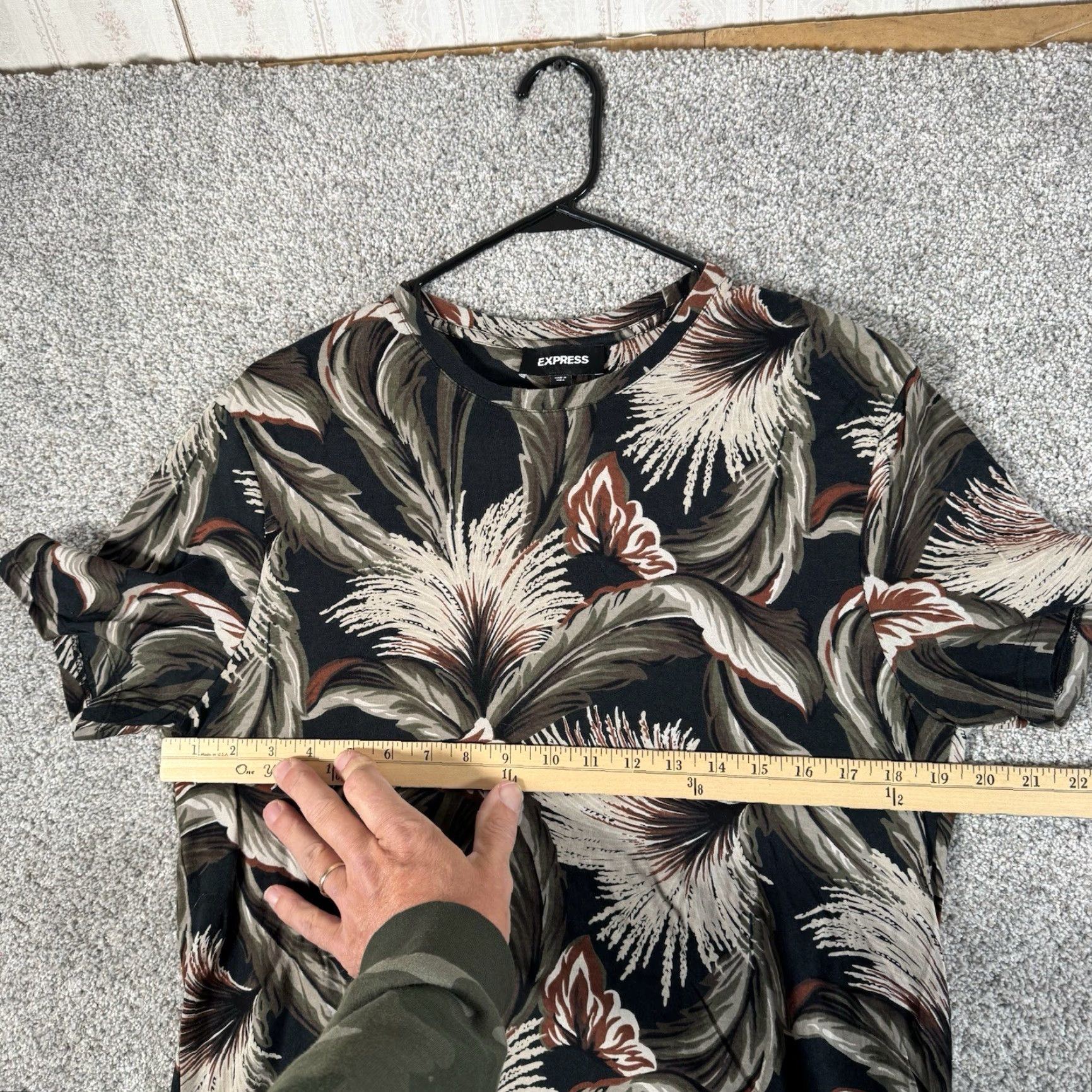 Express Express Shirt M Tall Abstract Tropical Leaf Print Resort Vacation Summer Island Shirt Men MT Big & Tall Multicolor Cotton Beach Tropical 90s? Size US M / EU 48-50 / 2 - 3 Thumbnail
