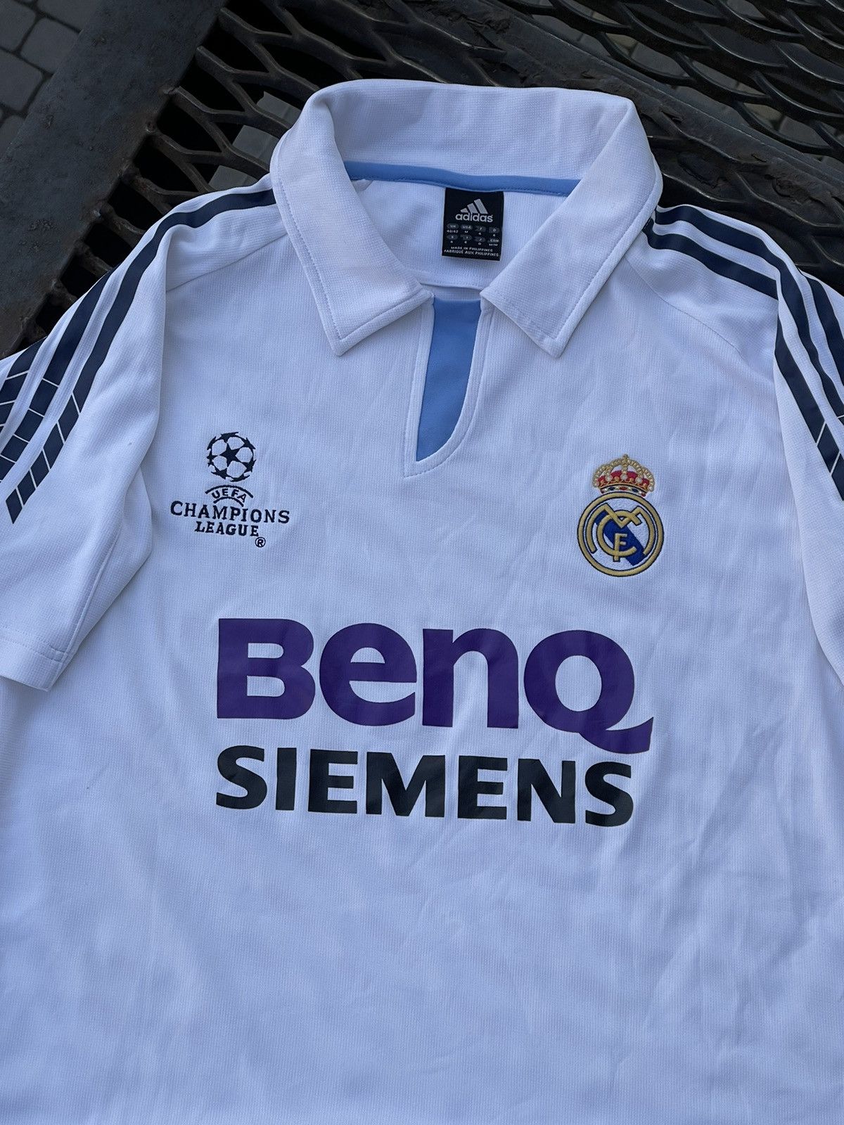 Adidas 2005 Adidas Real Madrid vintage soccer jersey galacticas Size US M / EU 48-50 / 2 - 4 Thumbnail