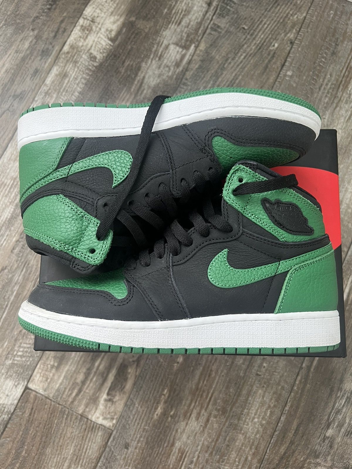 Jordan Brand Air Jordan 1 Retro High OG GS Black PineGreen Size US 5 / EU 37 - 4 Thumbnail