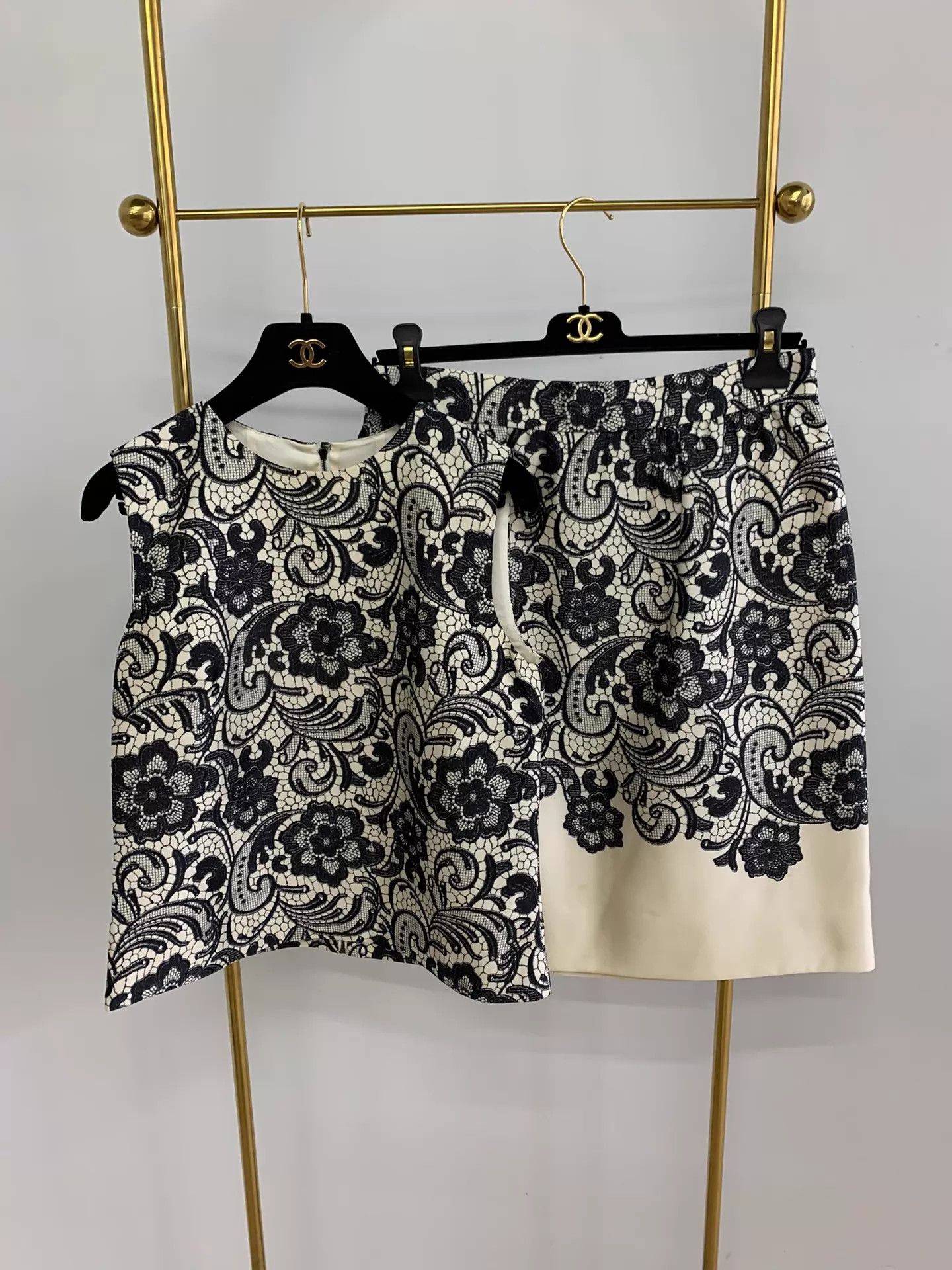 Dolce & Gabbana DG B&W Colorblock Printed Sleeveless Top Skirt Set 40/44 Size S / US 4 / IT 40 - 1 Thumbnail