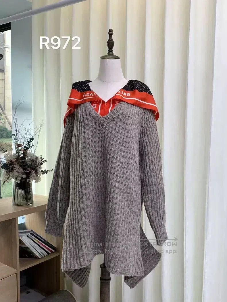 Balenciaga Balenciaga Scarf Logo Collar Knit Sweater Size XS / US 0-2 / IT 36-38 - 1 Thumbnail